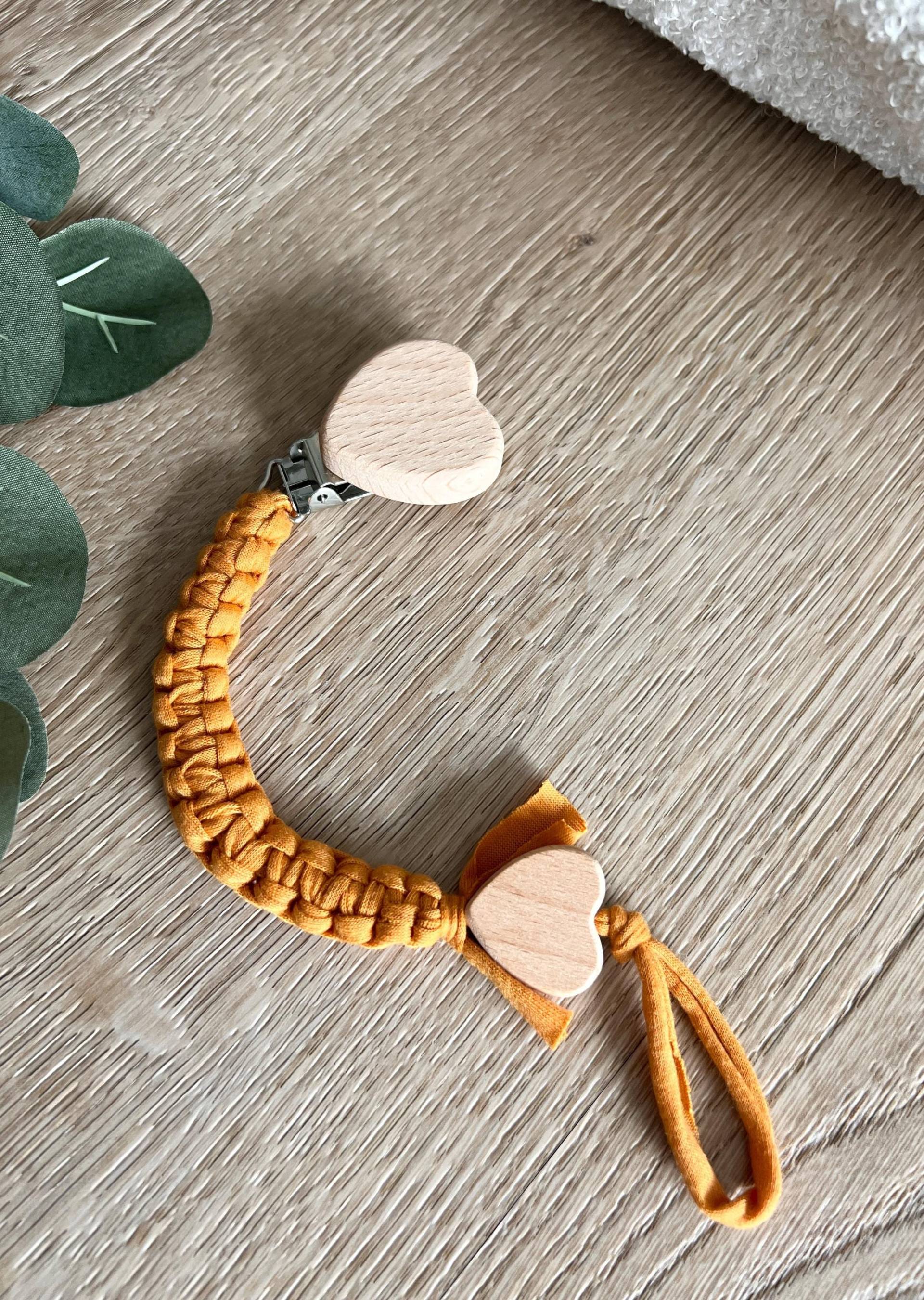 Schnullerkette Baby, Holz Herz, Orange, Jersey Baumwolle Stoff, Geschenk Zur Geburt, Anhänger, Neugeborenes, Babygeschenk Schnullerkette Baby, Holz Herz, Orange, Jersey Baumwolle Stoff, Geschenk Zur Geburt, Anhänger, Neugeborenes, Babygeschenk von Etsy - CosyHavenDE