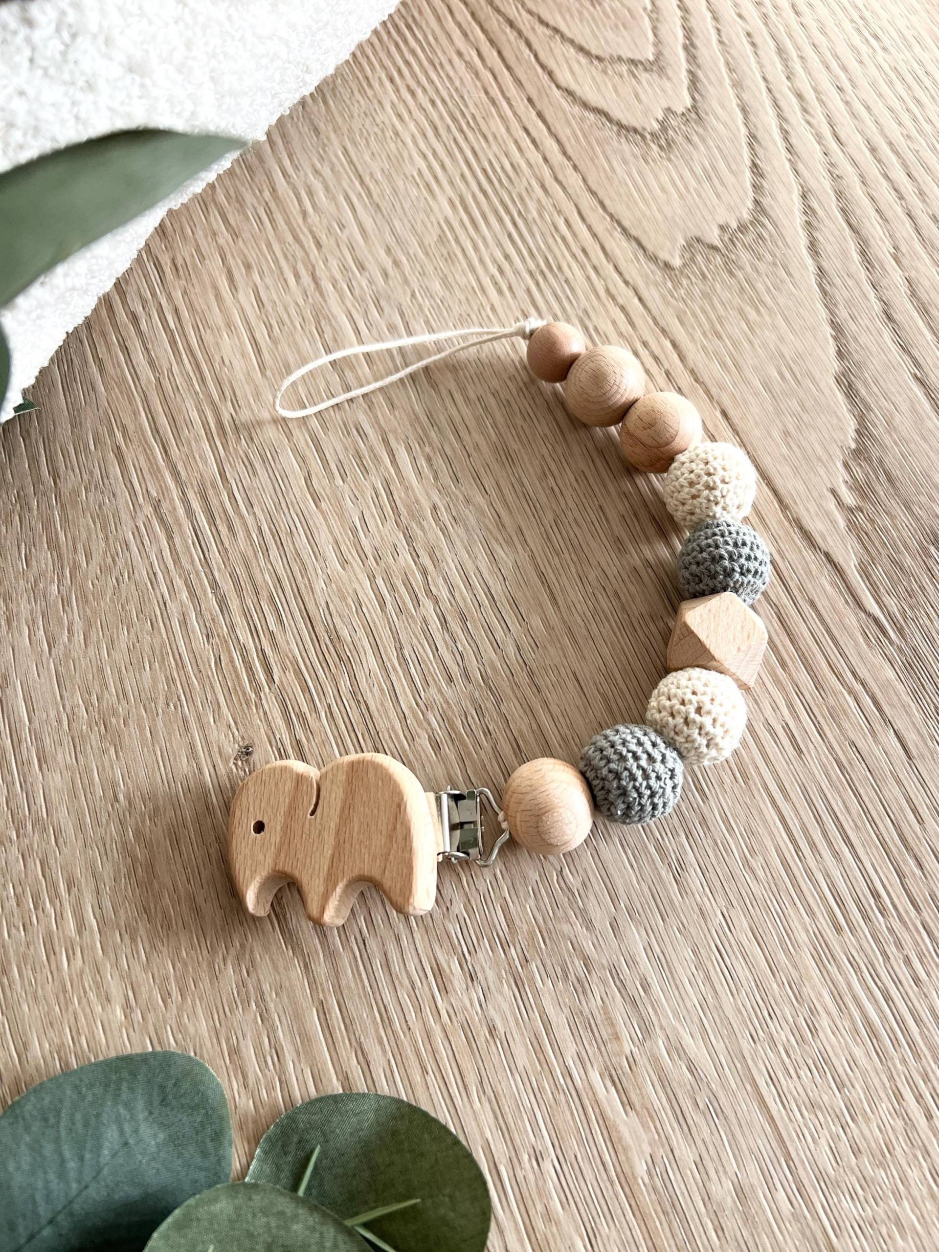 Schnullerkette Baby, Holzperlen Mit Holz Elefant, Grau/Beige Häkelperlen, Geschenk Zur Geburt, Tier Anhänger Schnullerkette Baby, Holzperlen Mit Holz Elefant, Grau/Beige Häkelperlen, Geschenk Zur Geburt, Tier Anhänger von Etsy - CosyHavenDE