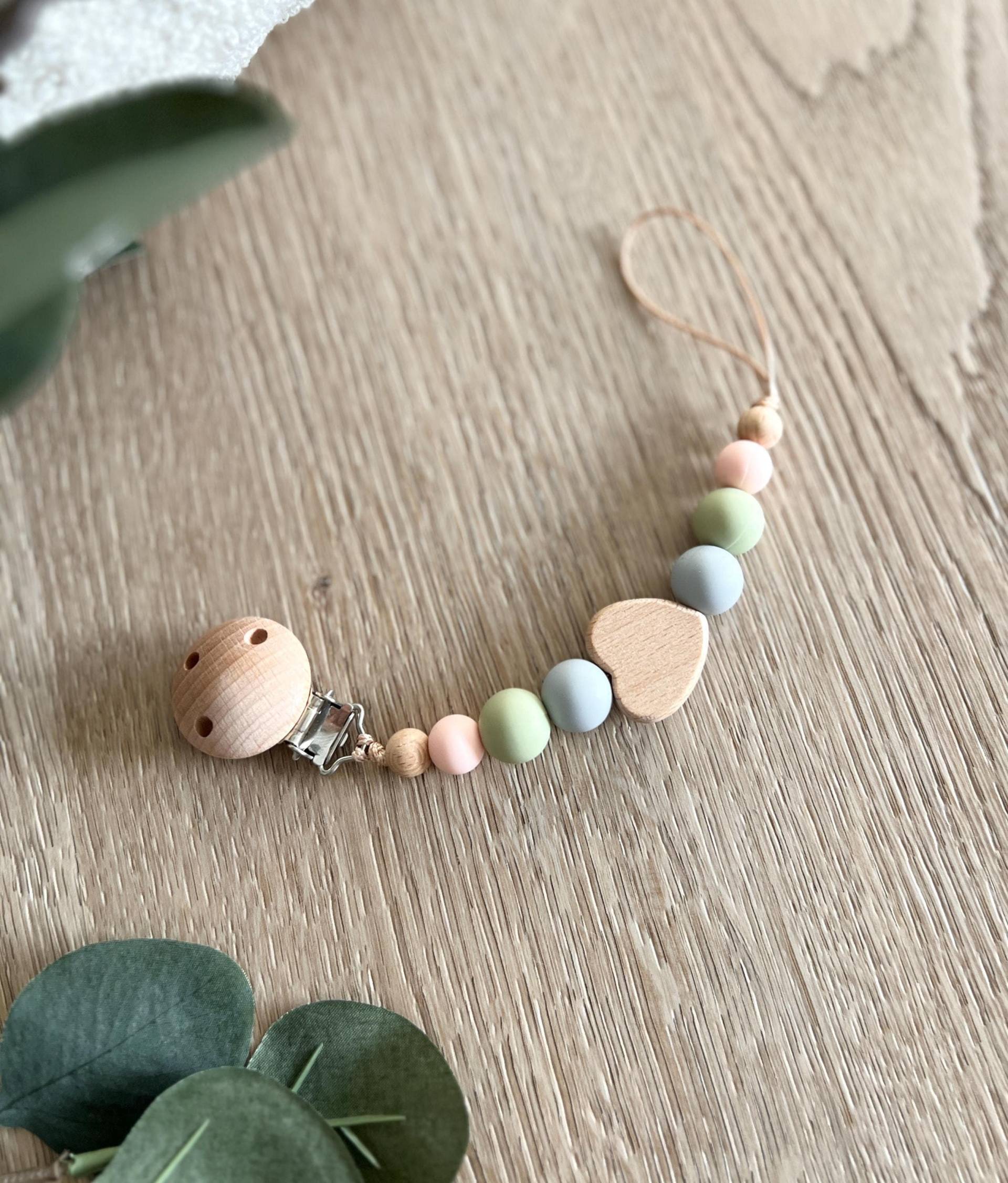 Schnullerkette Baby, Holzperlen Mit Holz Elefant, Grau/Beige Häkelperlen, Geschenk Zur Geburt, Tier Anhänger Schnullerkette Baby, Holzperlen Mit Holz Elefant, Grau/Beige Häkelperlen, Geschenk Zur Geburt, Tier Anhänger von Etsy - CosyHavenDE