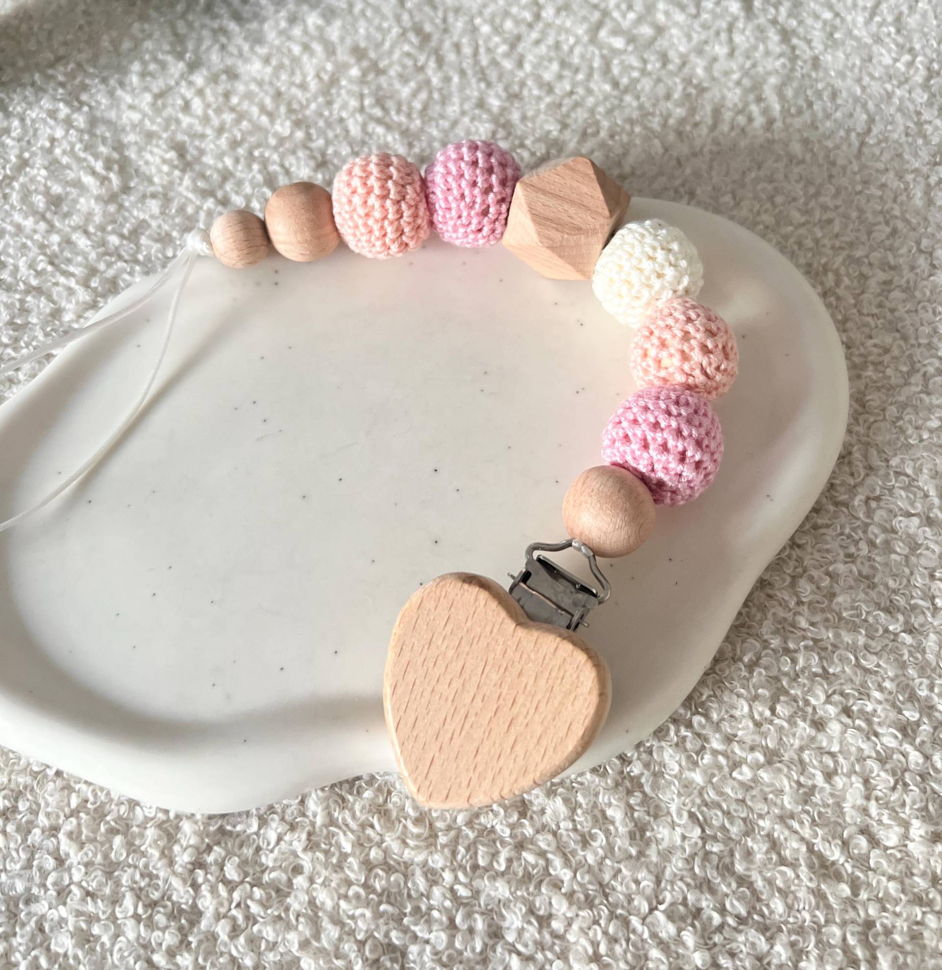 Schnullerkette Baby, Holzperlen Mit Holz Herz, Beige, Rosa, Pfirsich, Häkelperlen, Geschenk Zur Geburt, Natur Anhänger, Babygeschenk Schnullerkette Baby, Holzperlen Mit Holz Herz, Beige, Rosa, Pfirsich, Häkelperlen, Geschenk Zur Geburt, Natur Anhänger, Babygeschenk von Etsy - CosyHavenDE