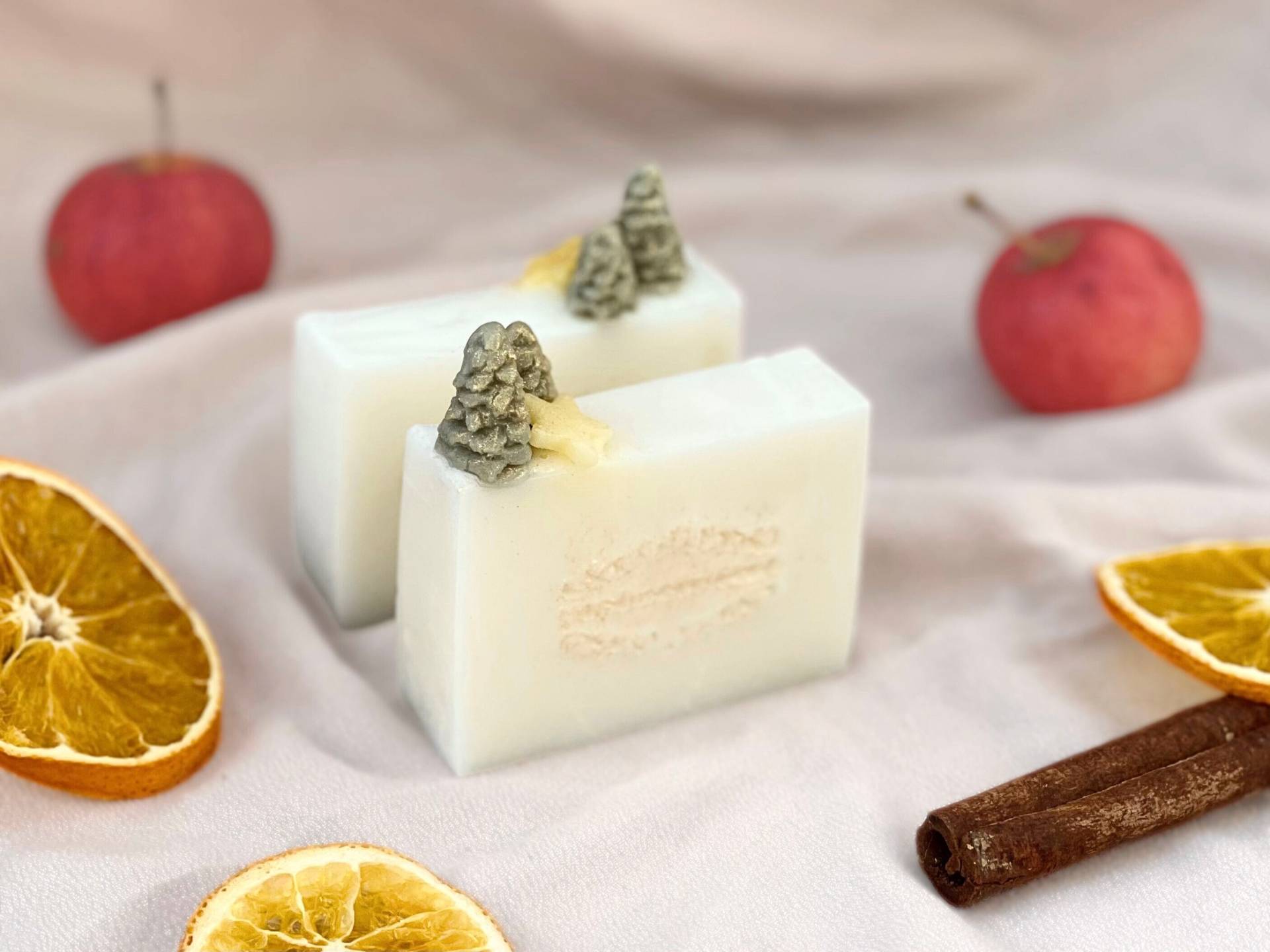 Seife Für Weihnachten in Weiß Mit Christbaum von Etsy - CottageandRose