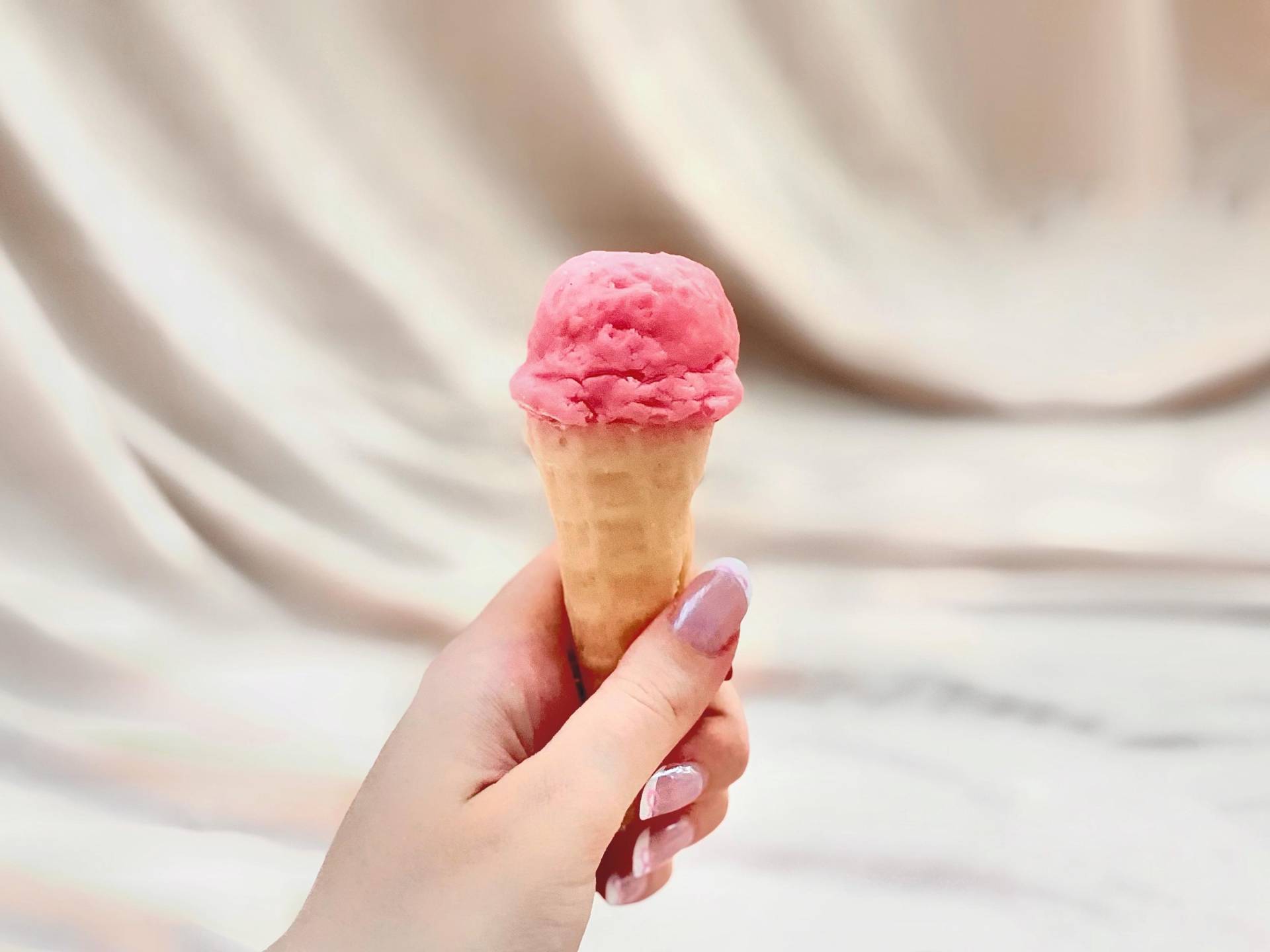 Sommer Seife Eis in Der Waffel - Handseife Mit Erdbeerduft Aus Veganer Glycerinseife Sommer Seife Eis in Der Waffel - Handseife Mit Erdbeerduft Aus Veganer Glycerinseife von Etsy - CottageandRose
