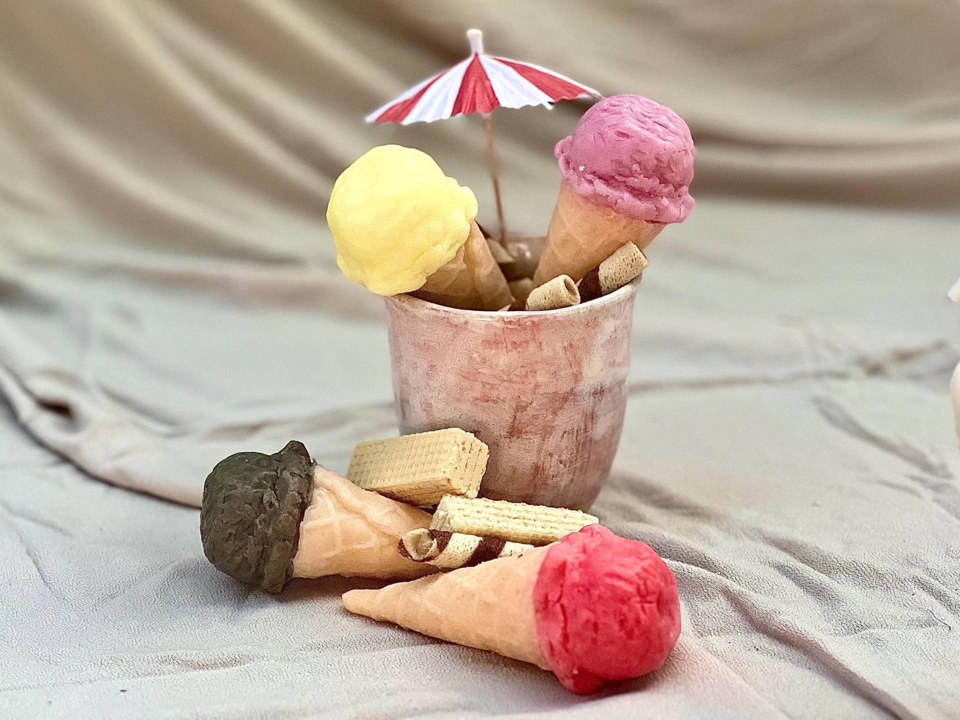 Sommer Seife Eis in Der Waffel - Handseife Mit Vanilleduft Aus Veganer Glycerinseife Sommer Seife Eis in Der Waffel - Handseife Mit Vanilleduft Aus Veganer Glycerinseife von Etsy - CottageandRose