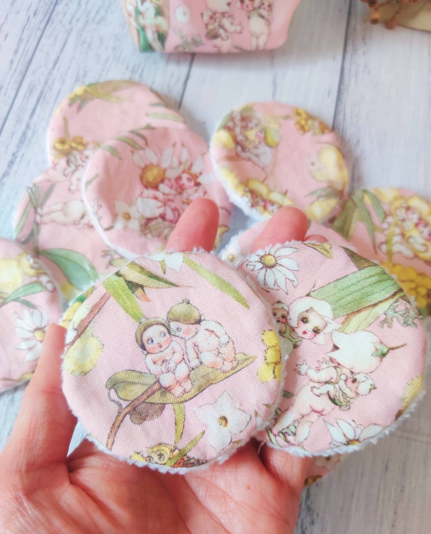 May Gibbs Wiederverwendbare Baumwollpads, Zero Waste Makeup Wischtücher Baumwolle Rundungen, - Gumnut Babies Pink May Gibbs Wiederverwendbare Baumwollpads, Zero Waste Makeup Wischtücher Baumwolle Rundungen, - Gumnut Babies Pink von Etsy - CottonTreeByLinda