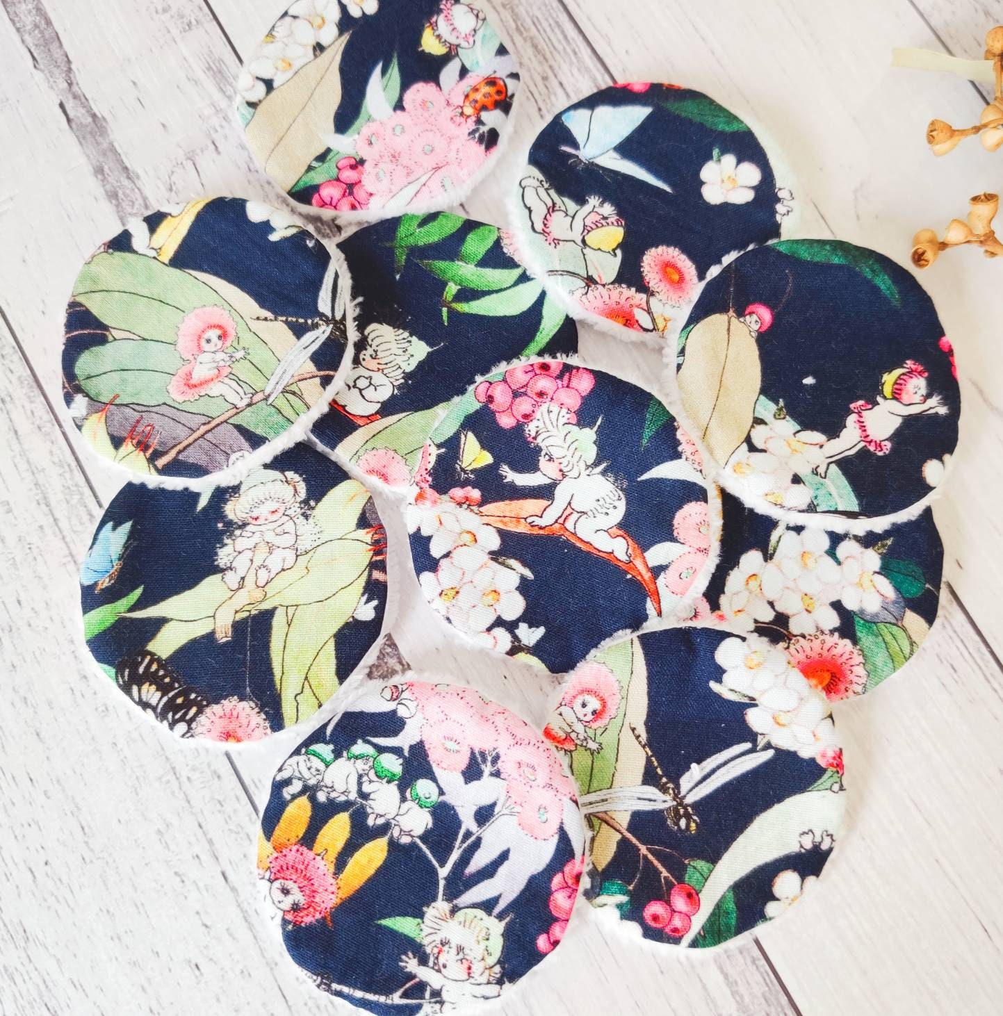 May Gibbs Wiederverwendbare Wattepads, Zero Waste Schminktücher Baumwollpads, - Gumnut Babies Bush Fantasy May Gibbs Wiederverwendbare Wattepads, Zero Waste Schminktücher Baumwollpads, - Gumnut Babies Bush Fantasy von Etsy - CottonTreeByLinda