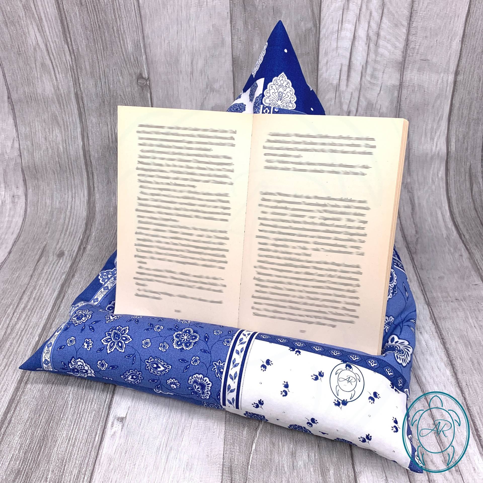 Formbares Lesekissen, Leichtes Tabletkissen, Weiche Buchstütze, Geschenkidee, in 2 Verschiedene Farben, Produkt Der Provence Formbares Lesekissen, Leichtes Tabletkissen, Weiche Buchstütze, Geschenkidee, in 2 Verschiedene Farben, Produkt Der Provence von Etsy - CoucouChouchouShop