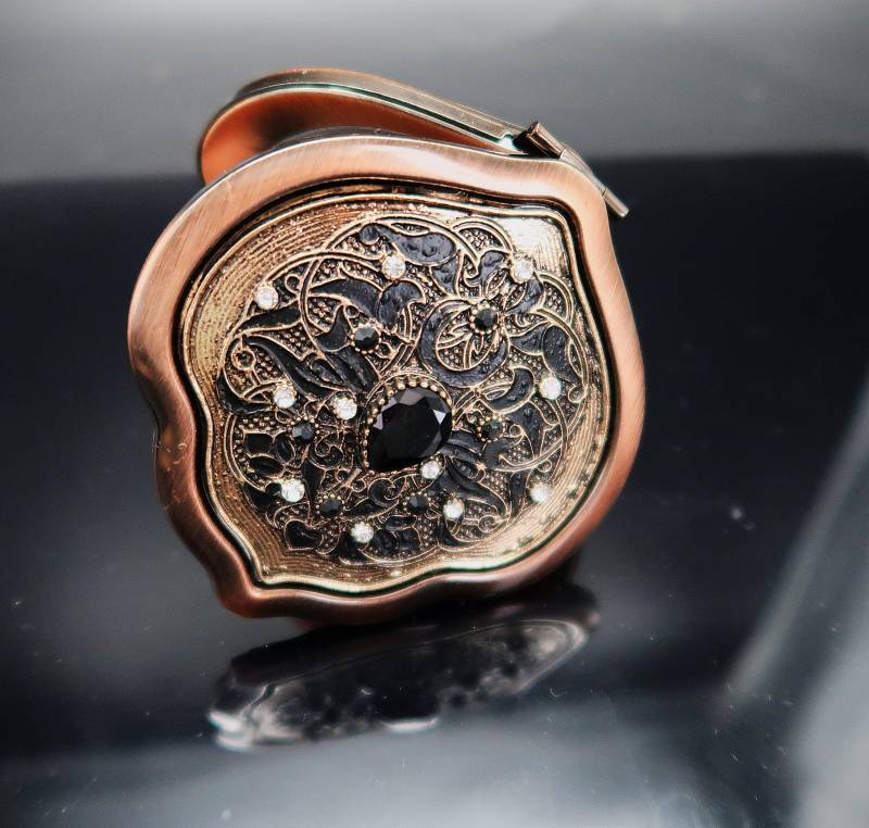 Antique-style Compact Mirror - Vintage Bronze With Black Gem & Rhinestones von Etsy - CoutureDePillango