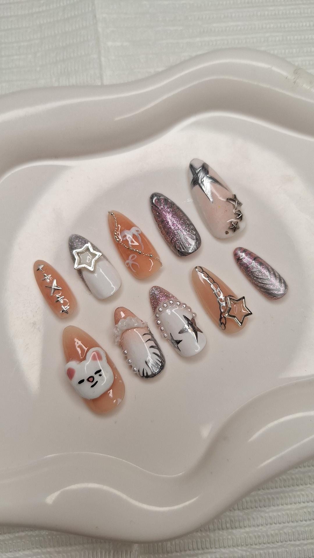 Handmade Jiniret Stray Kids Press On Nails With Cat Eye & Chrome von Etsy - CozyGlossAndMore