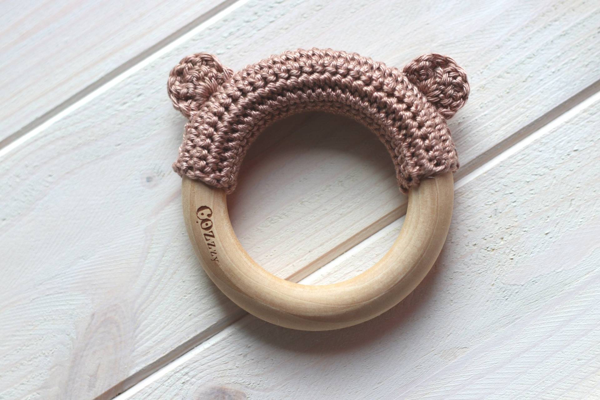 Gehäkelter Beißring Aus Holz, Waldorf Baby Spielzeug von Etsy - CozzzyStudio