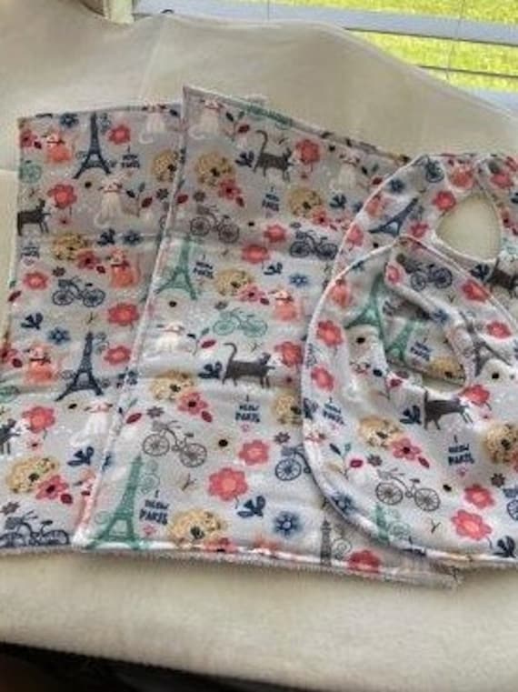 Ein Niedliches Lätzchen Und Spucktuch Für Junge Oder Mädchen von Etsy - CraftEtcByLeslie