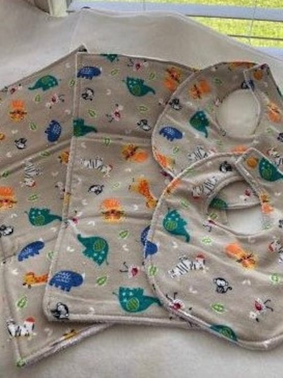 Entzückendes Kleines Lätzchen Und Spucktuch Mit Zootieren von Etsy - CraftEtcByLeslie