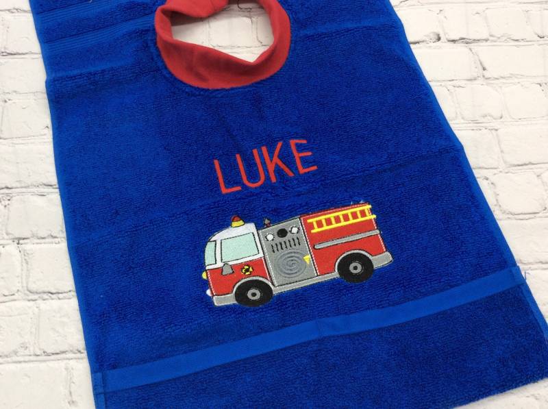 Feuerwehrauto Lätzchen, Zukünftige Feuerwehrmann Geburtstag Personalisierte Monogramm Handtuch Lätzchen von Etsy - Crafting4Caleb
