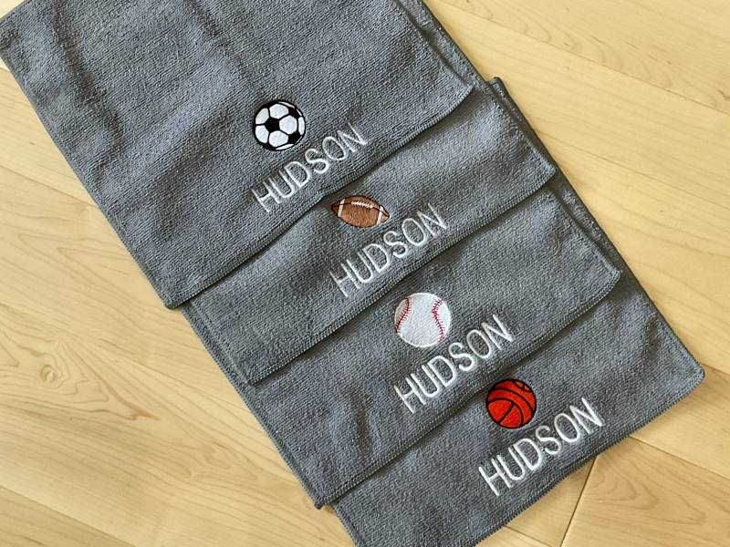 Personalisierte Sporttücher, Gesichtstücher, Waschlappen Mit Monogramm, Baseball-Bad, Schweißtücher, Personalisierte Waschlappen, Basketball-Dekor von Etsy - Crafting4Caleb