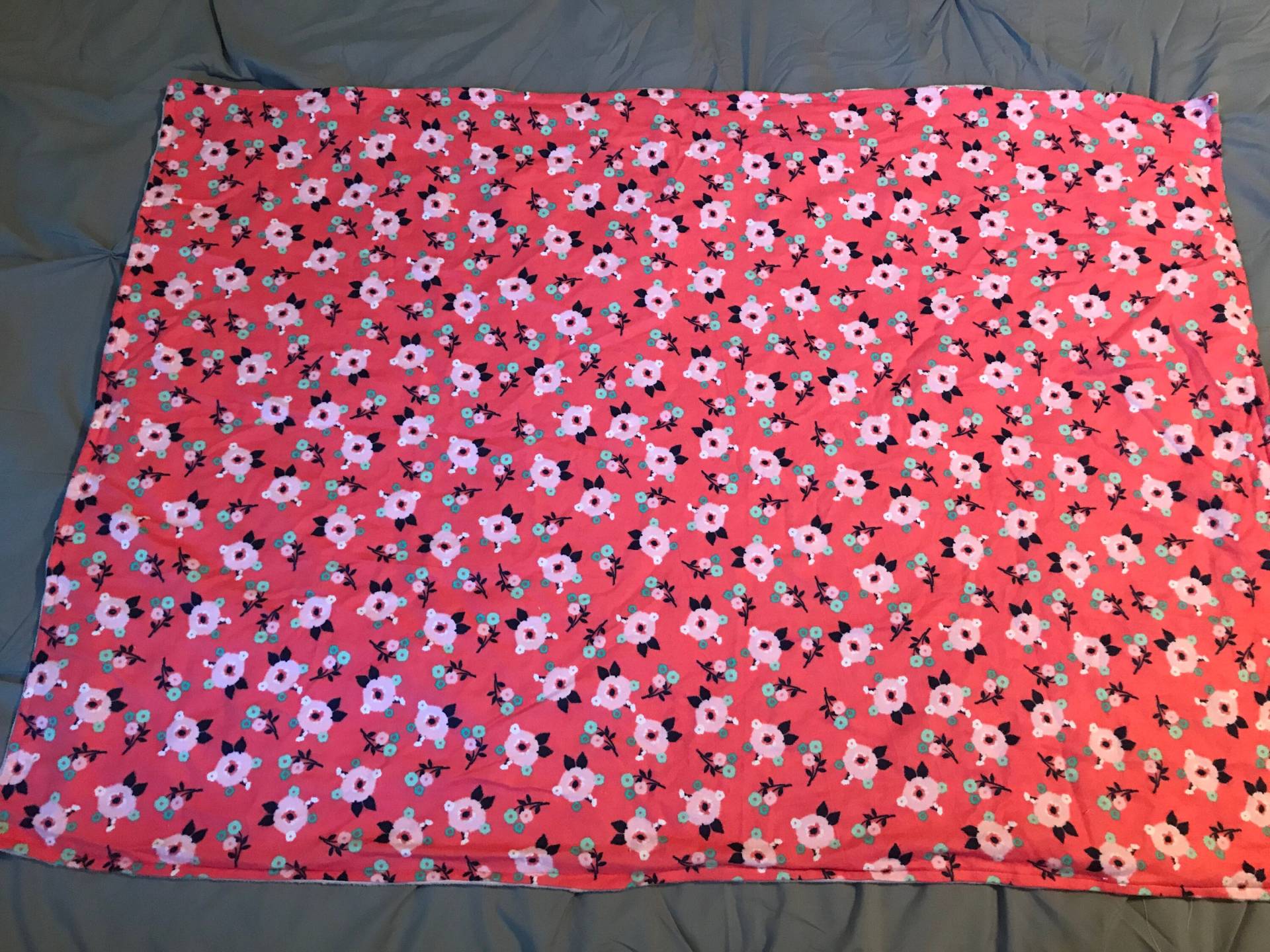 Rosa Floral Babydecke von Etsy - CraftyBCo