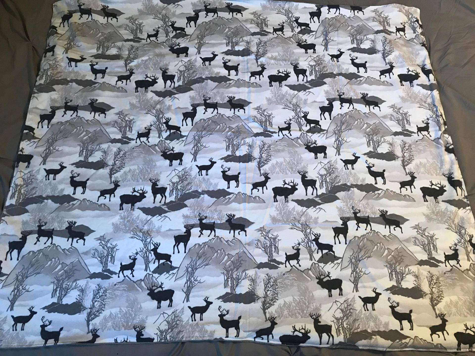 Wald Hirsch Themen Babydecke von Etsy - CraftyBCo