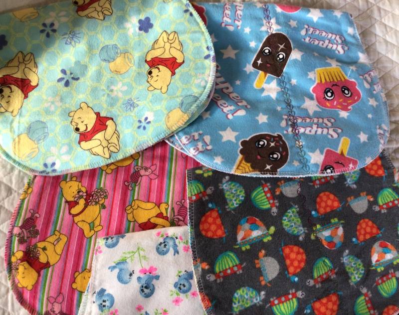 Mit Flanell Gefütterte Baby Spucktücher | Kindergarten Drucke 41 cm Lang X 26 Breit von Etsy - CraftyNook3559