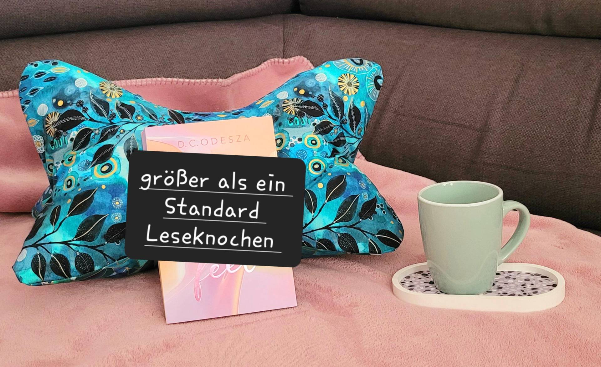 Leseknochen Kissen Groß | Buchkissen Handgemacht Lesekissen Nackenkissen Premium Geschenk Für Leseratten Crazystacydes Leseknochen Kissen Groß | Buchkissen Handgemacht Lesekissen Nackenkissen Premium Geschenk Für Leseratten Crazystacydes von Etsy - CrazyStacyDesigns