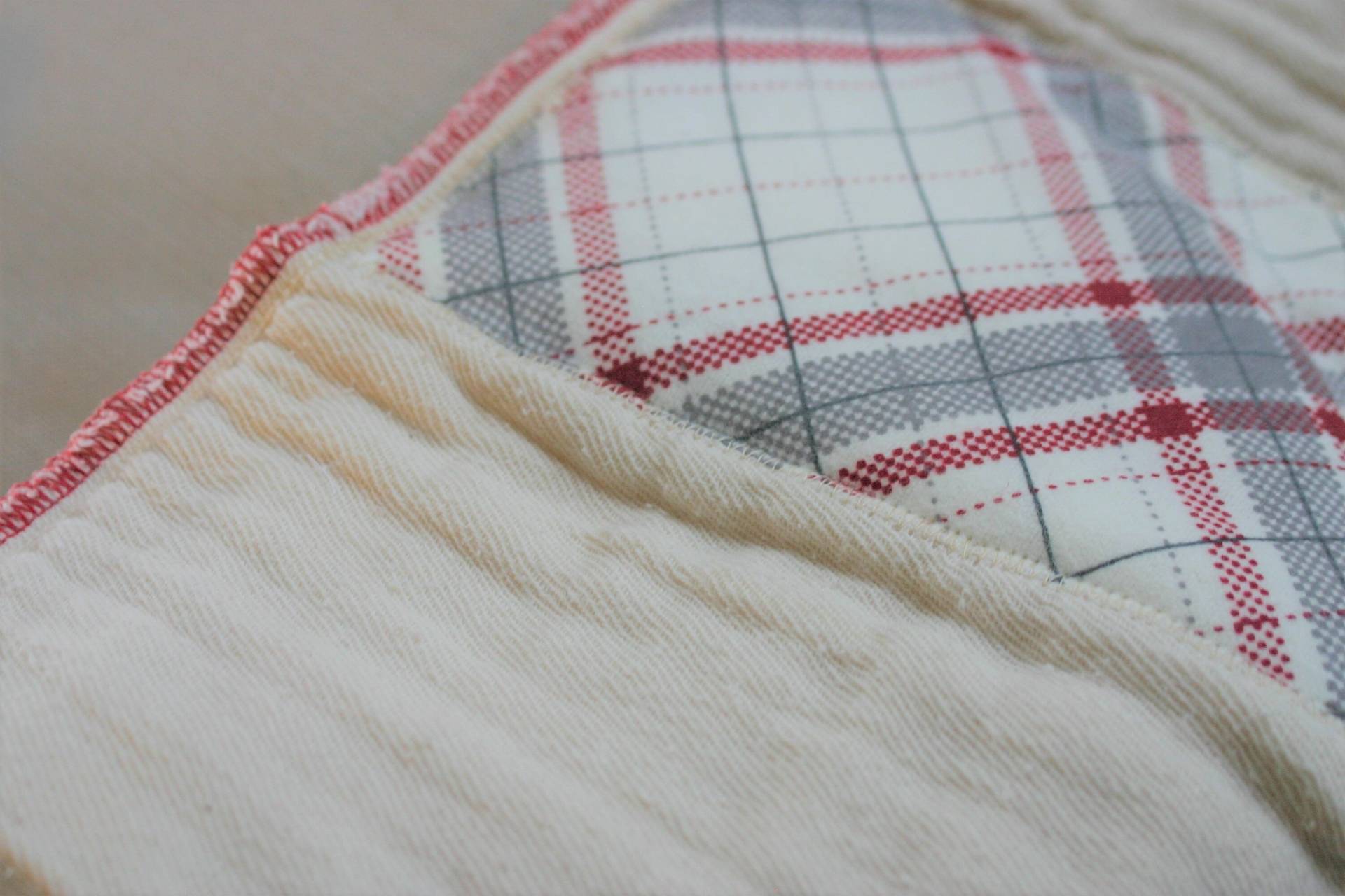 Spucktuch von Etsy - CreatedByTwo