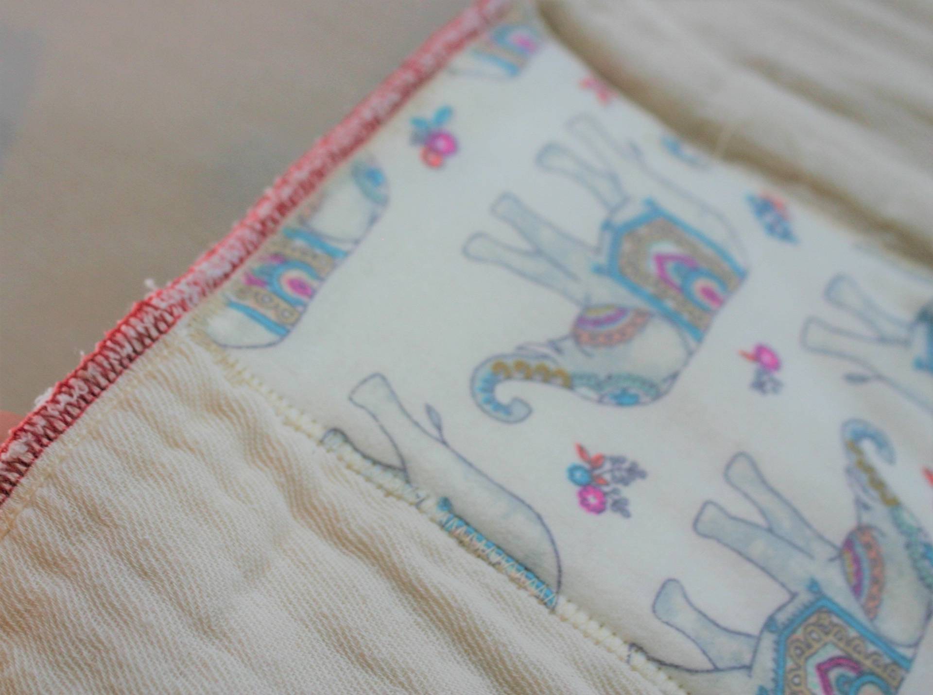 Spucktuch von Etsy - CreatedByTwo
