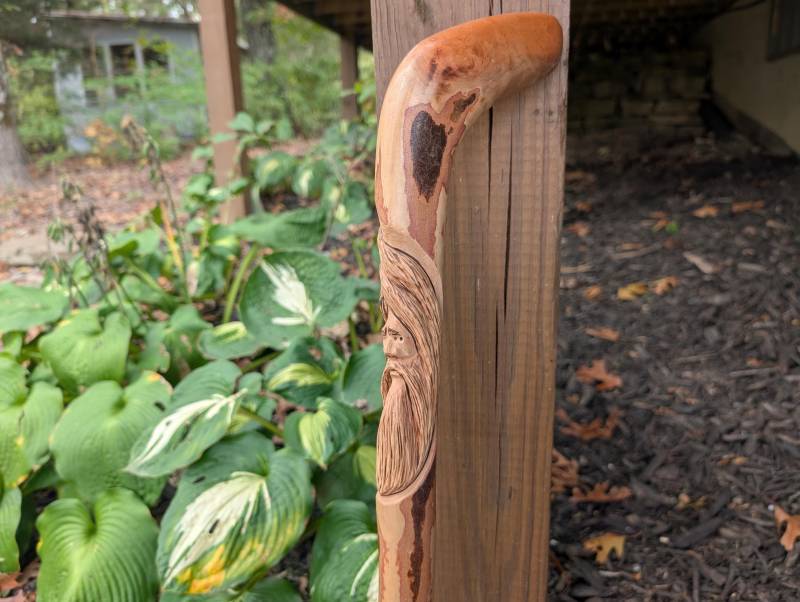 Wood Spirit Geschnitzte Gehstock, Hartriegel-Wurzelstock Mit Schnitzerei Von Creation Carvings Aus Den Usa von Etsy - CreationCarvings