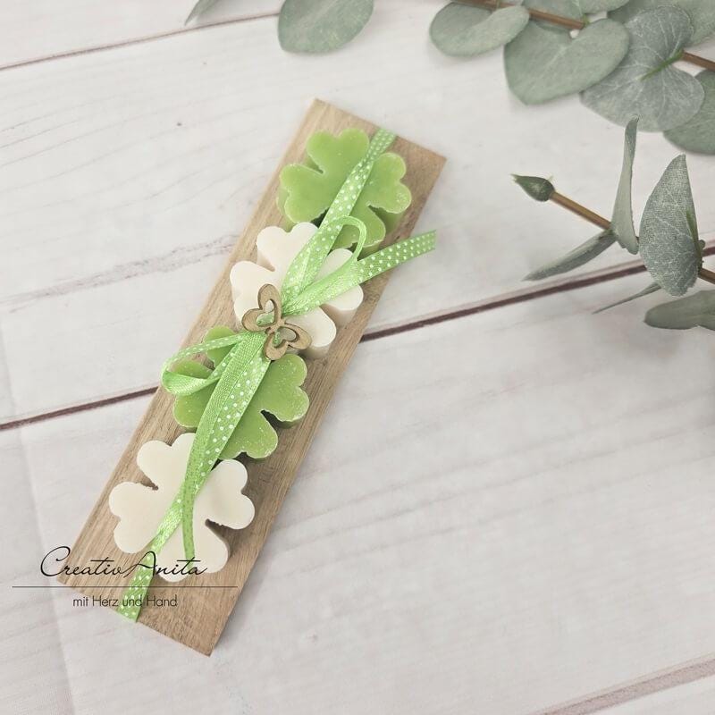 Frühlingsgeschenk Seifen-Kleeblätter Aus Schafmilch Auf Holz - Grün-Weiß von Etsy - CreativAnita