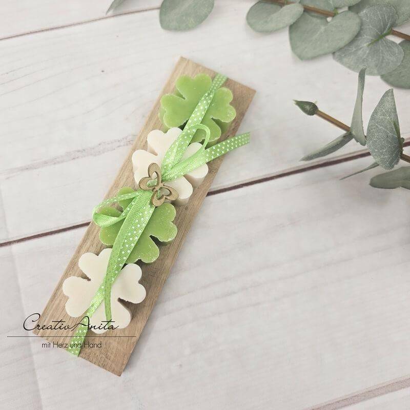 Frühlingsgeschenk Seifen-Kleeblätter Aus Schafmilch Auf Holz - Grün-Weiß von Etsy - CreativAnita