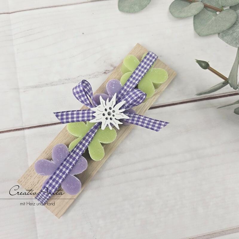 Frühlingsgeschenk Seifenblumen Aus Schafmilch Auf Holz - Lila-Grün von Etsy - CreativAnita