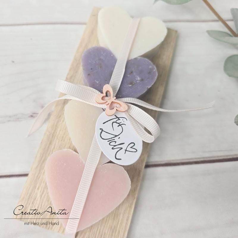 Geschenk Seifen-Herzen Aus Schafmilch Auf Holz - Pastell von Etsy - CreativAnita