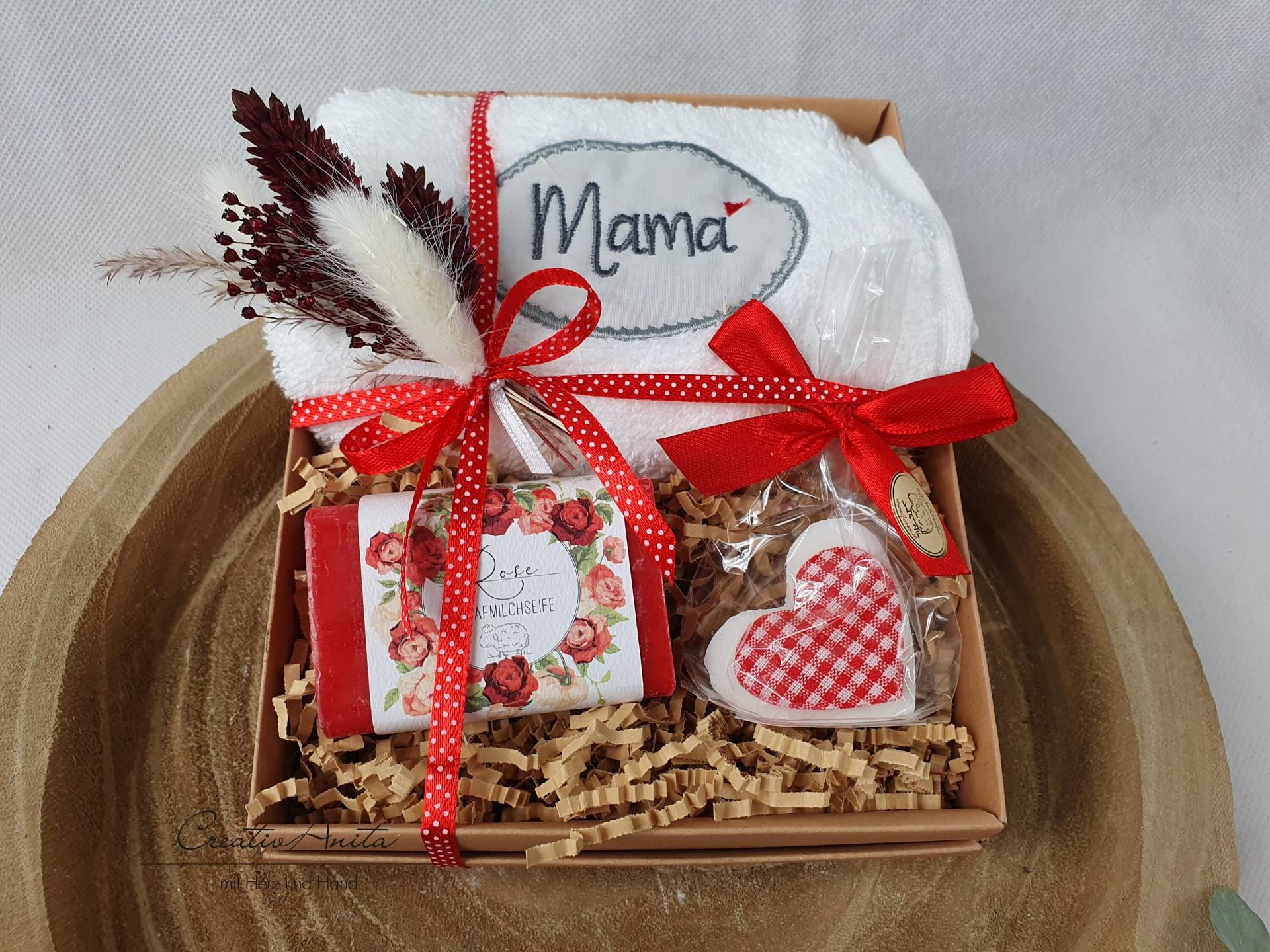 Geschenkset Mama Mit Schafmilchseife Rose, Handtuch Und Seifenherz, Wohlfühlpaket Trockenblumen Dekoriert Geschenkset Mama Mit Schafmilchseife Rose, Handtuch Und Seifenherz, Wohlfühlpaket Trockenblumen Dekoriert von Etsy - CreativAnita