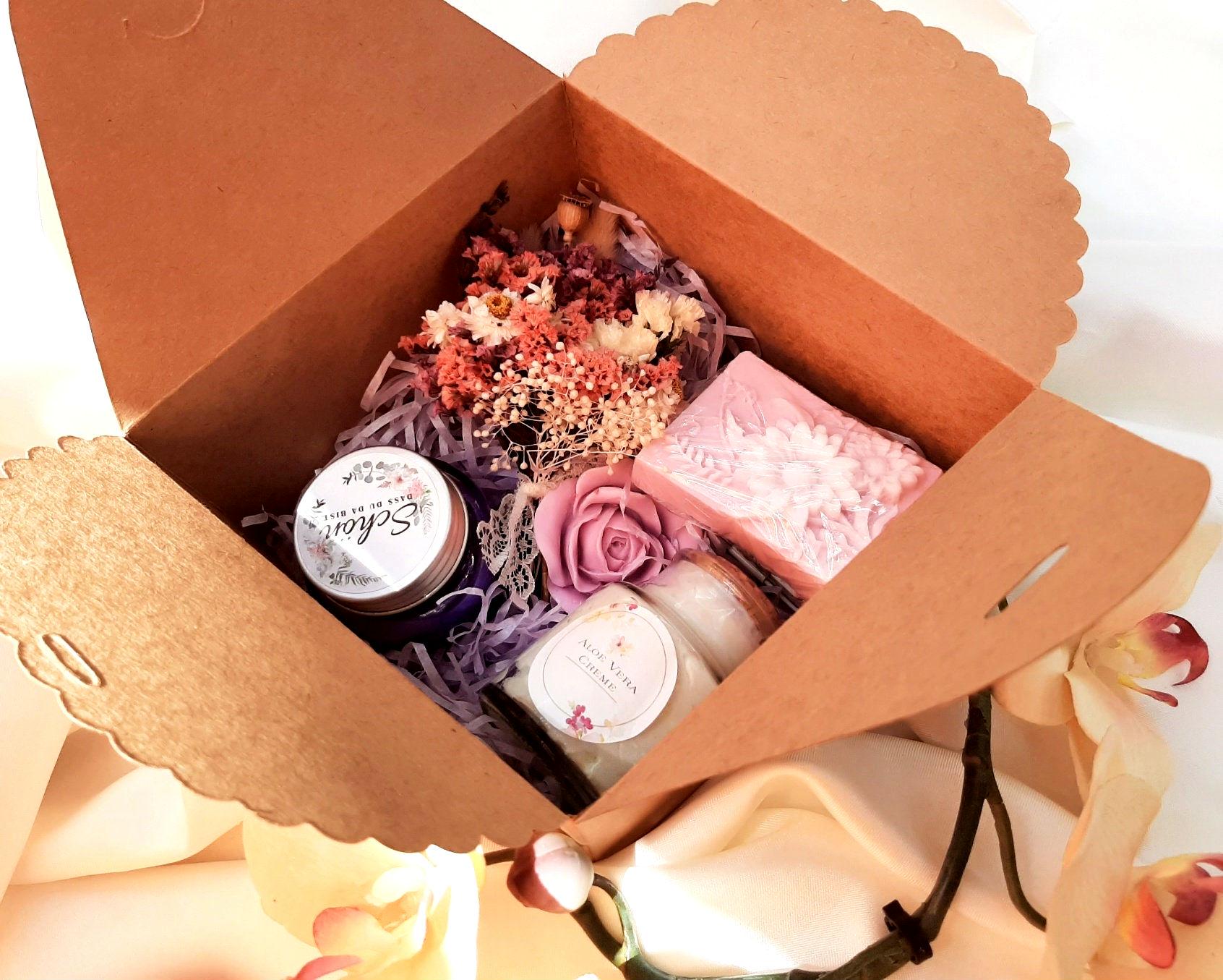 Geschenk Zum Geburtstag Für Frauen Wellness Beautyartikel Im Geschenkkarton in 4 Düften Wellnessbox Mit Pflegeprodukten Wohlfühlset Homespa Geschenk Zum Geburtstag Für Frauen Wellness Beautyartikel Im Geschenkkarton in 4 Düften Wellnessbox Mit Pflegeprodukten Wohlfühlset Homespa von Etsy - CreativesoapsKunst