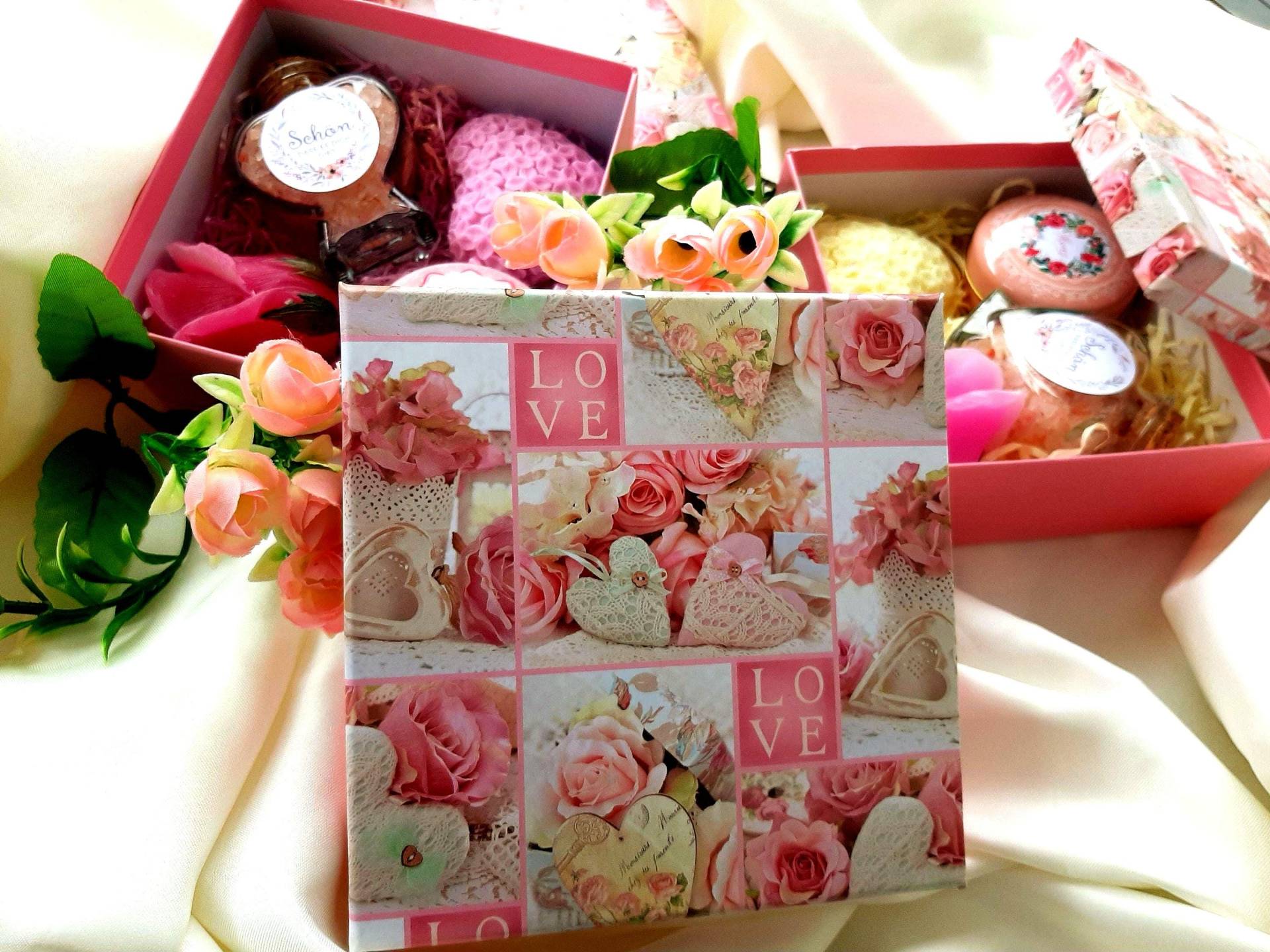 Geschenk Zum Muttertag Für Beste Mama Wellness Beautyartikel Geschenkkarton in 3 Düften Kleine Box Mit Pflegeprodukten Wohlfühlset Homespa Geschenk Zum Muttertag Für Beste Mama Wellness Beautyartikel Geschenkkarton in 3 Düften Kleine Box Mit Pflegeprodukten Wohlfühlset Homespa von Etsy - CreativesoapsKunst