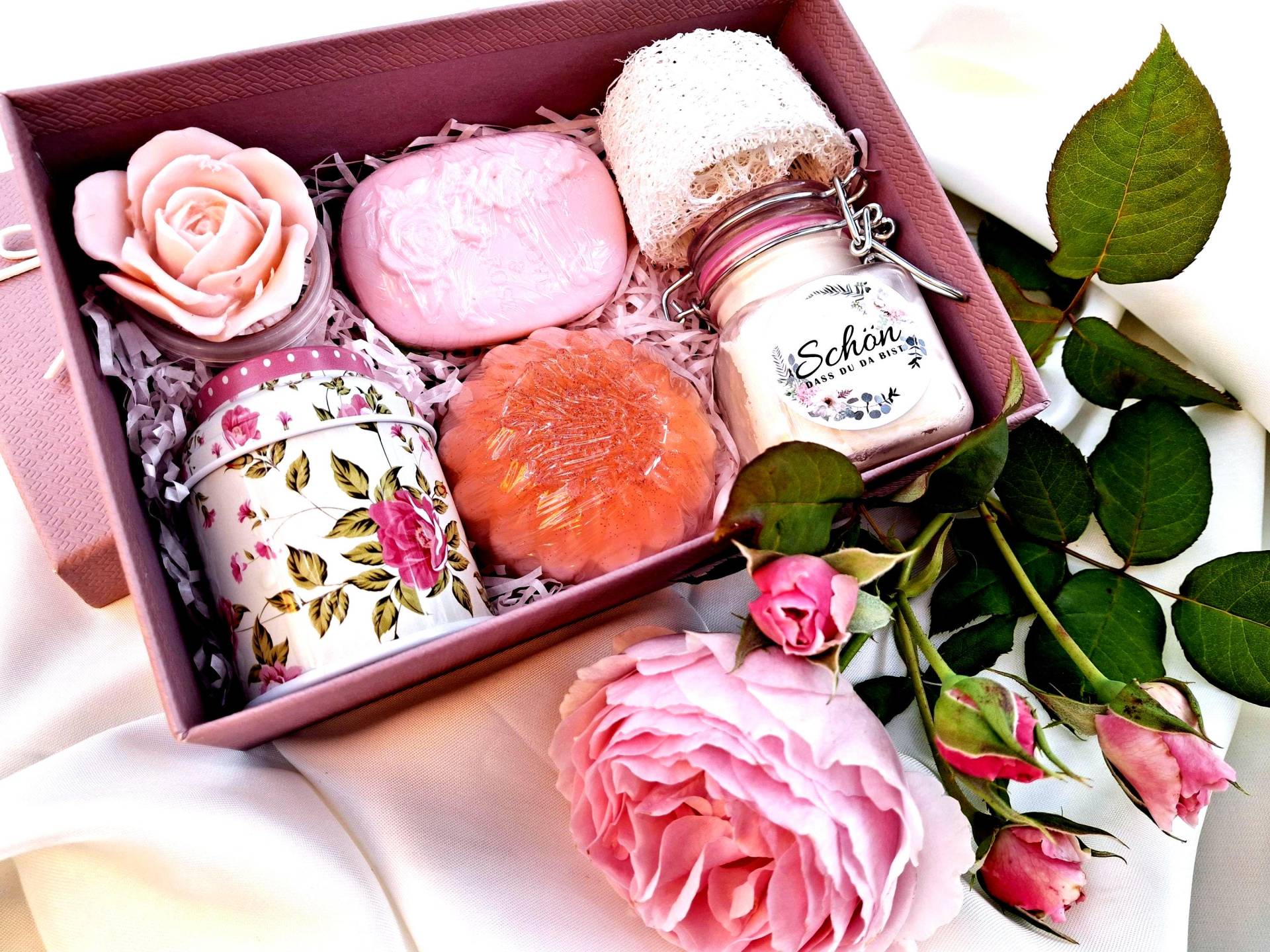 Geschenkbox Für Frauen Freundin Wellnessbox Geburtstagsgschenk, Muttertag, 6 Handgem. Vegane Beautyartikel Mit Vintagedose, Spa Relaxbox Geschenkbox Für Frauen Freundin Wellnessbox Geburtstagsgschenk, Muttertag, 6 Handgem. Vegane Beautyartikel Mit Vintagedose, Spa Relaxbox von Etsy - CreativesoapsKunst