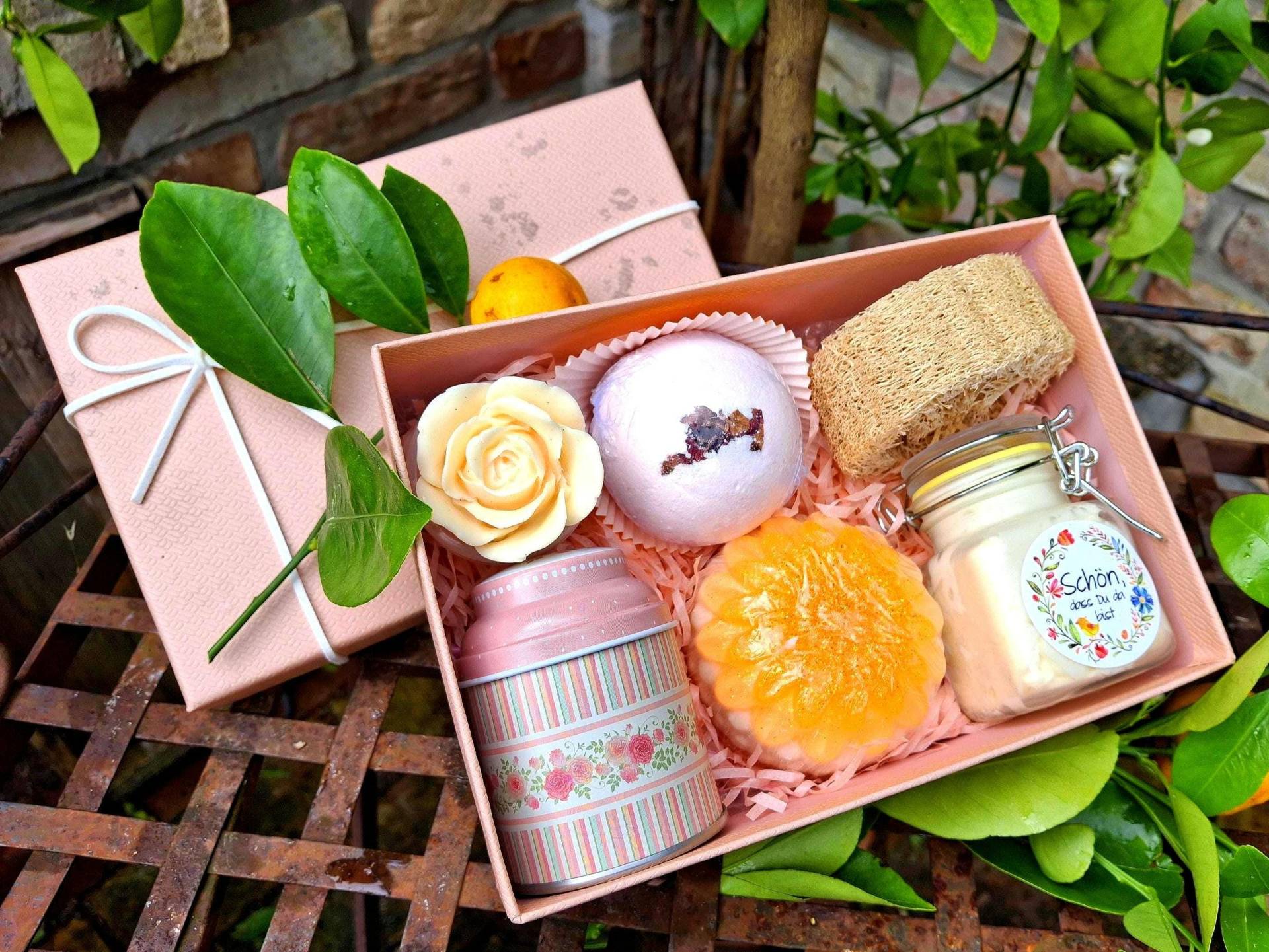 Geschenkbox Geburtstag Für Frauen, Wellness, Beautyartikel Im Geschenkkarton in 6 Düften, Wellnessbox Mit Pflegeprodukten, Wohlfühlset Geschenkbox Geburtstag Für Frauen, Wellness, Beautyartikel Im Geschenkkarton in 6 Düften, Wellnessbox Mit Pflegeprodukten, Wohlfühlset von Etsy - CreativesoapsKunst