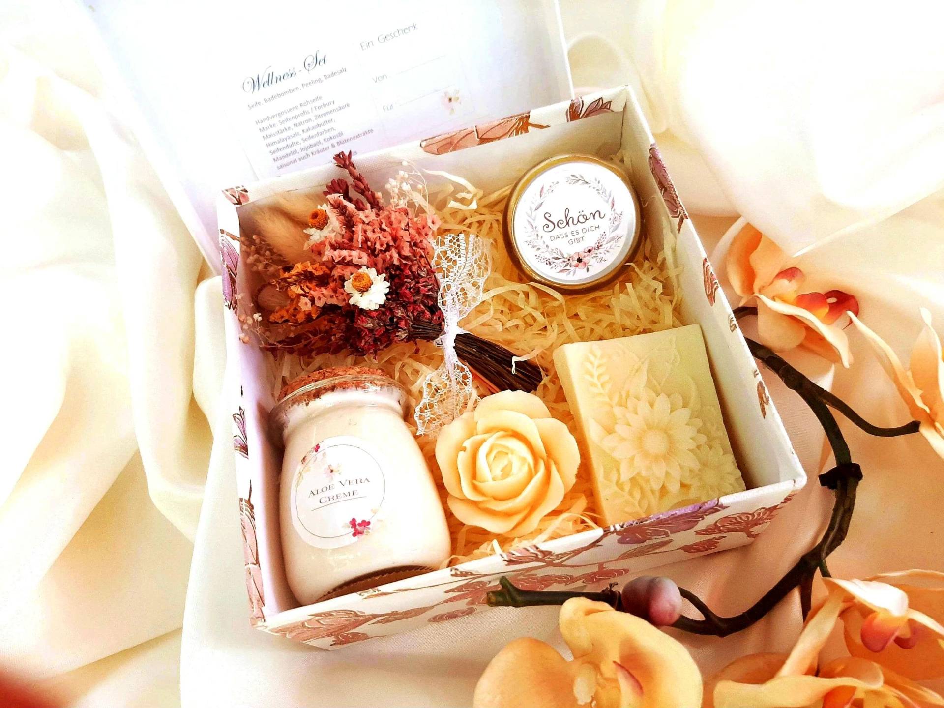 Geschenke Für Frauen Wellness Beautyartikel Zum Geburtstag Im Geschenkkarton in 4 Düften Wellnessbox Mit Pflegeprodukten Wohlfühlset Homespa von Etsy - CreativesoapsKunst