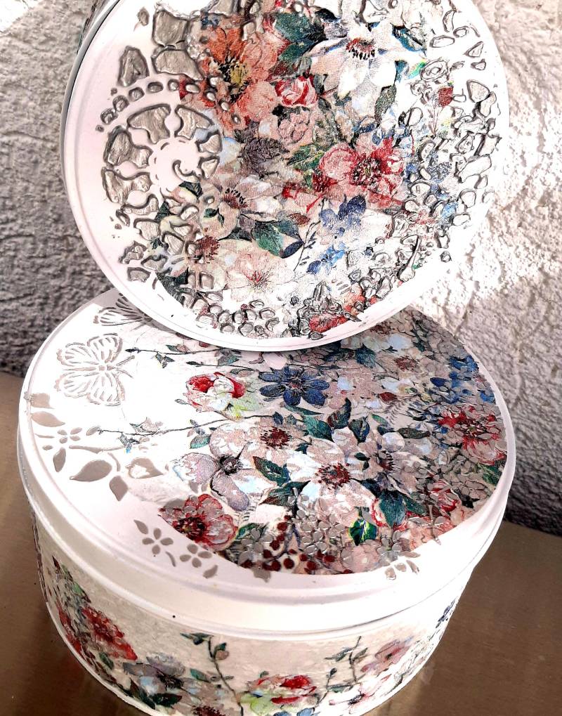 Kreative Handgearbeitete Geschenkdosen Mit Pflegeartikeln Als Geschenk Für Frauen Zum Geburtstag Weihnachten Wellness Beautybox in 2 Größen von Etsy - CreativesoapsKunst