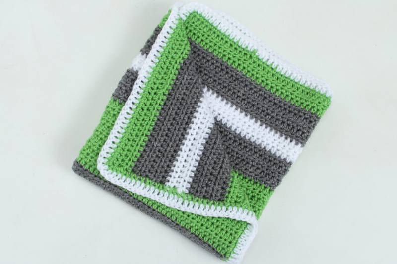 Gehäkelte Streifen Babydecke von Etsy - CrochetbylindaShop