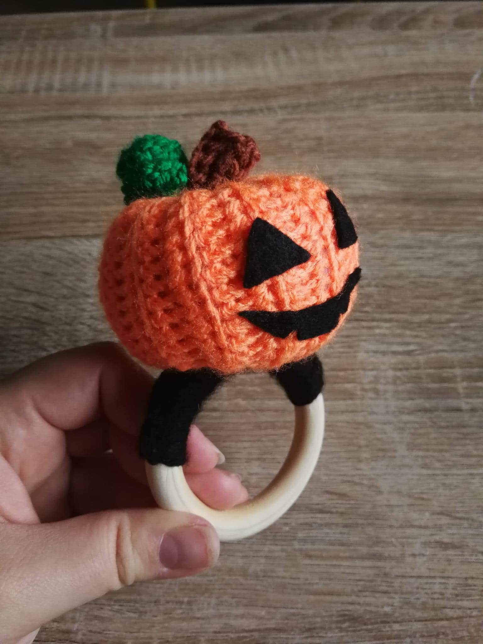 Gehäkelter Halloween Beißring Kürbis Gehäkelter Halloween Beißring Kürbis von Etsy - CrochetedCarol