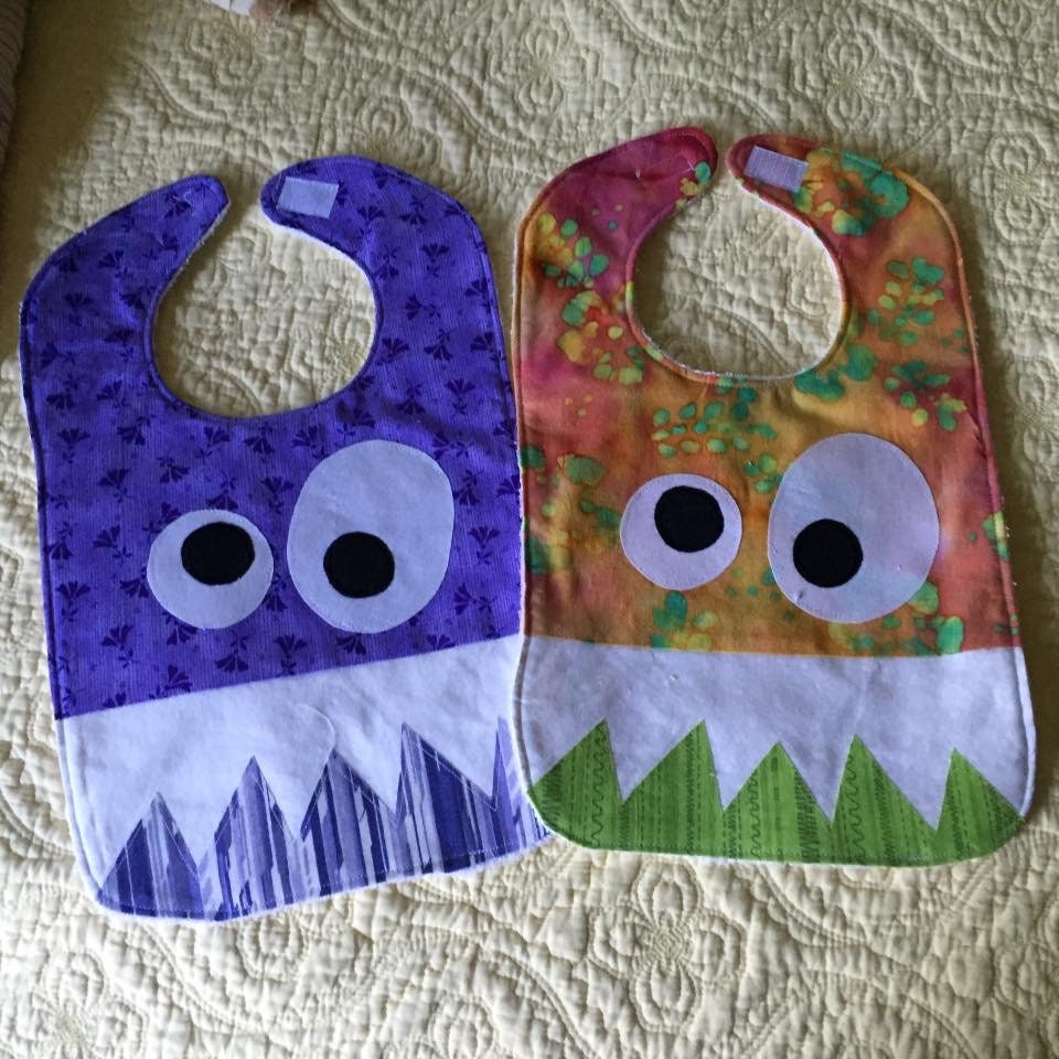 Monster-Lätzchen von Etsy - CrowesCraftCorner