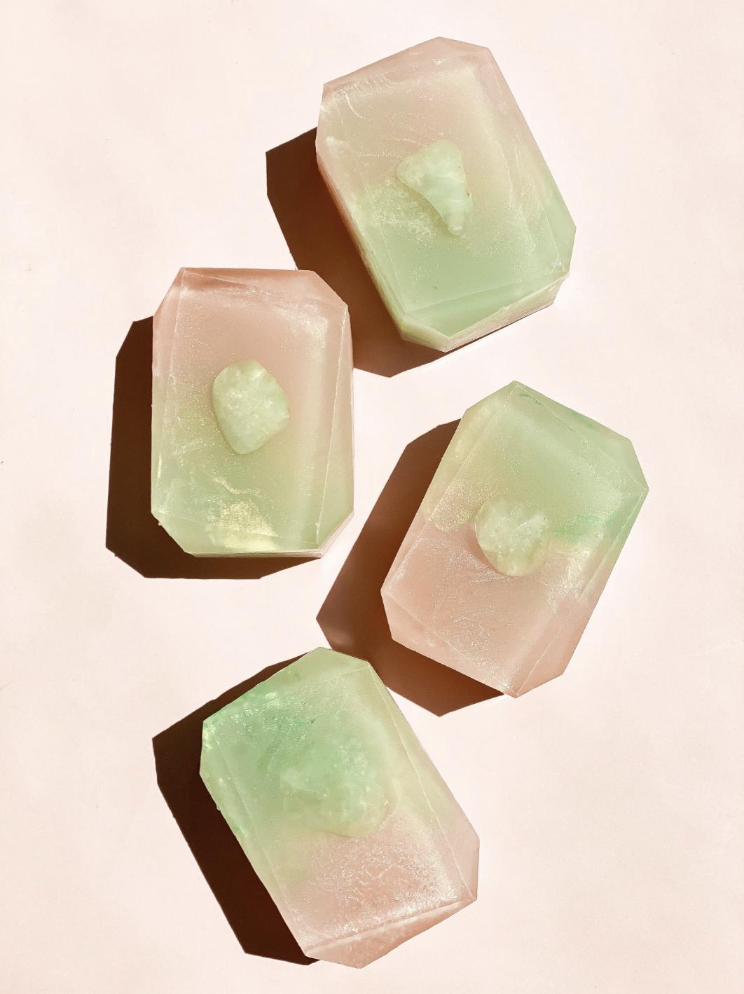 Harmony Bridge | Herz Chakra - 3, 5 Unzen Crystal Infundierte Bar Seife Geschenk Für Sie Harmony Bridge | Herz Chakra - 3, 5 Unzen Crystal Infundierte Bar Seife Geschenk Für Sie von Etsy - CrystalBarSoap