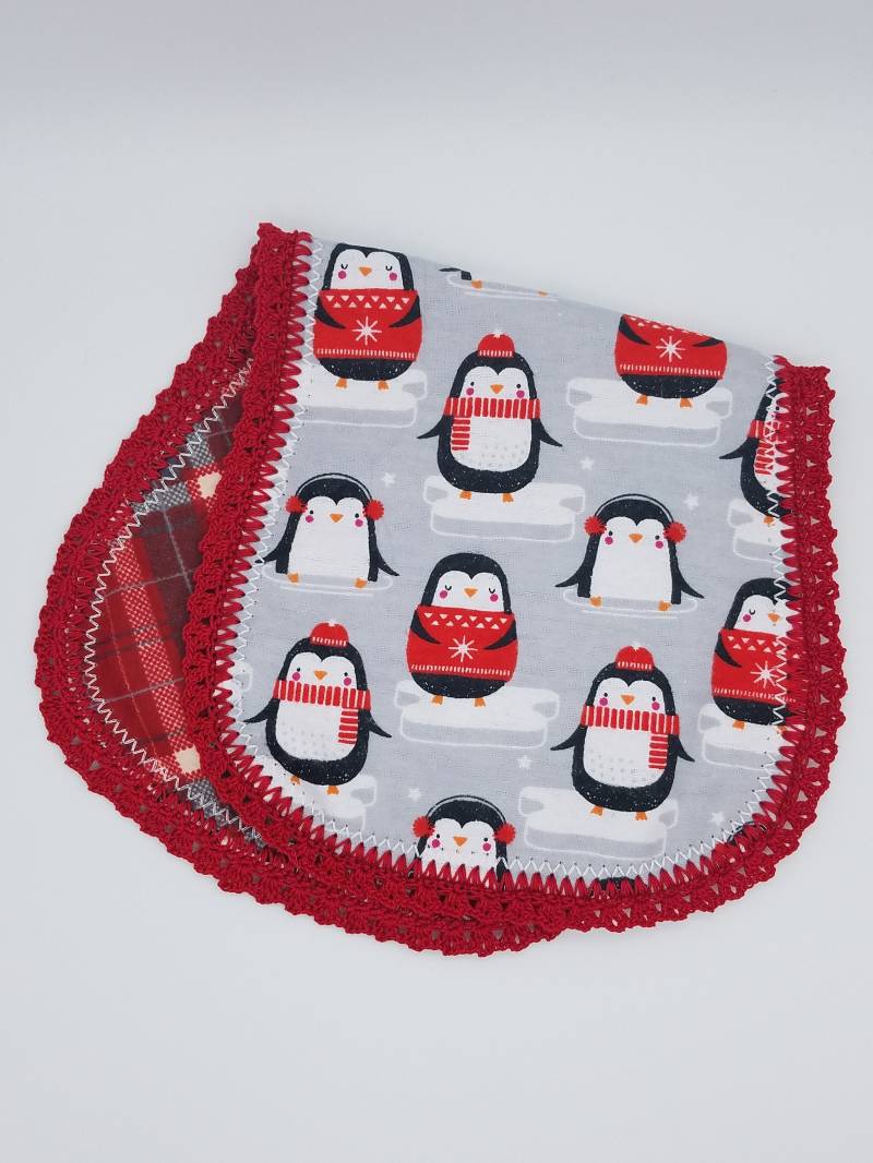 Flanell Spucktuch Mit Häkelkante | Pinguin Urlaub Print Flanell Spucktuch Mit Häkelkante | Pinguin Urlaub Print von Etsy - CutieCrochetUS
