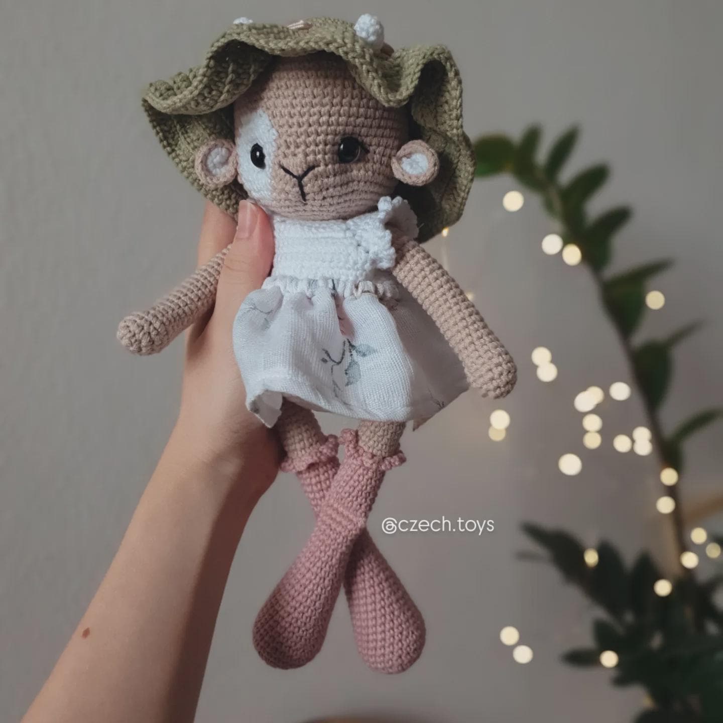 Gehäkelte Ziege Im Boho-stil, Dekoratives Spielzeug Für Kinderzimmer, in Einem Kleid, Mit Hut, Handgemacht, Geschenk Ein Kind, Babyparty Gehäkelte Ziege Im Boho-stil, Dekoratives Spielzeug Für Kinderzimmer, in Einem Kleid, Mit Hut, Handgemacht, Geschenk Ein Kind, Babyparty von Etsy - CzechToys
