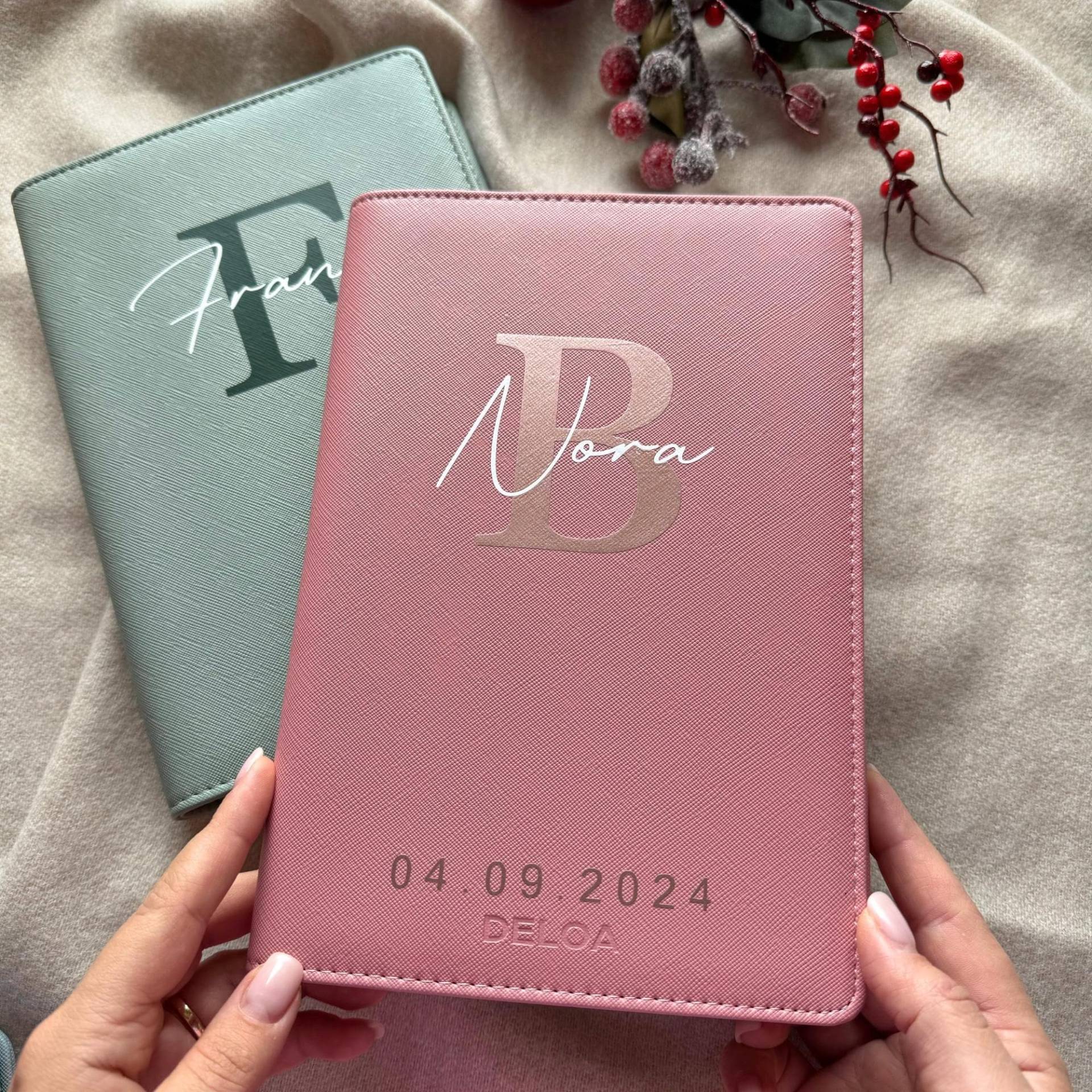 Deloa ® Uhefthülle, U-Heft Hülle Mit Fach Für Impfpass in Saffiano Kunstleder von Etsy - DELOA