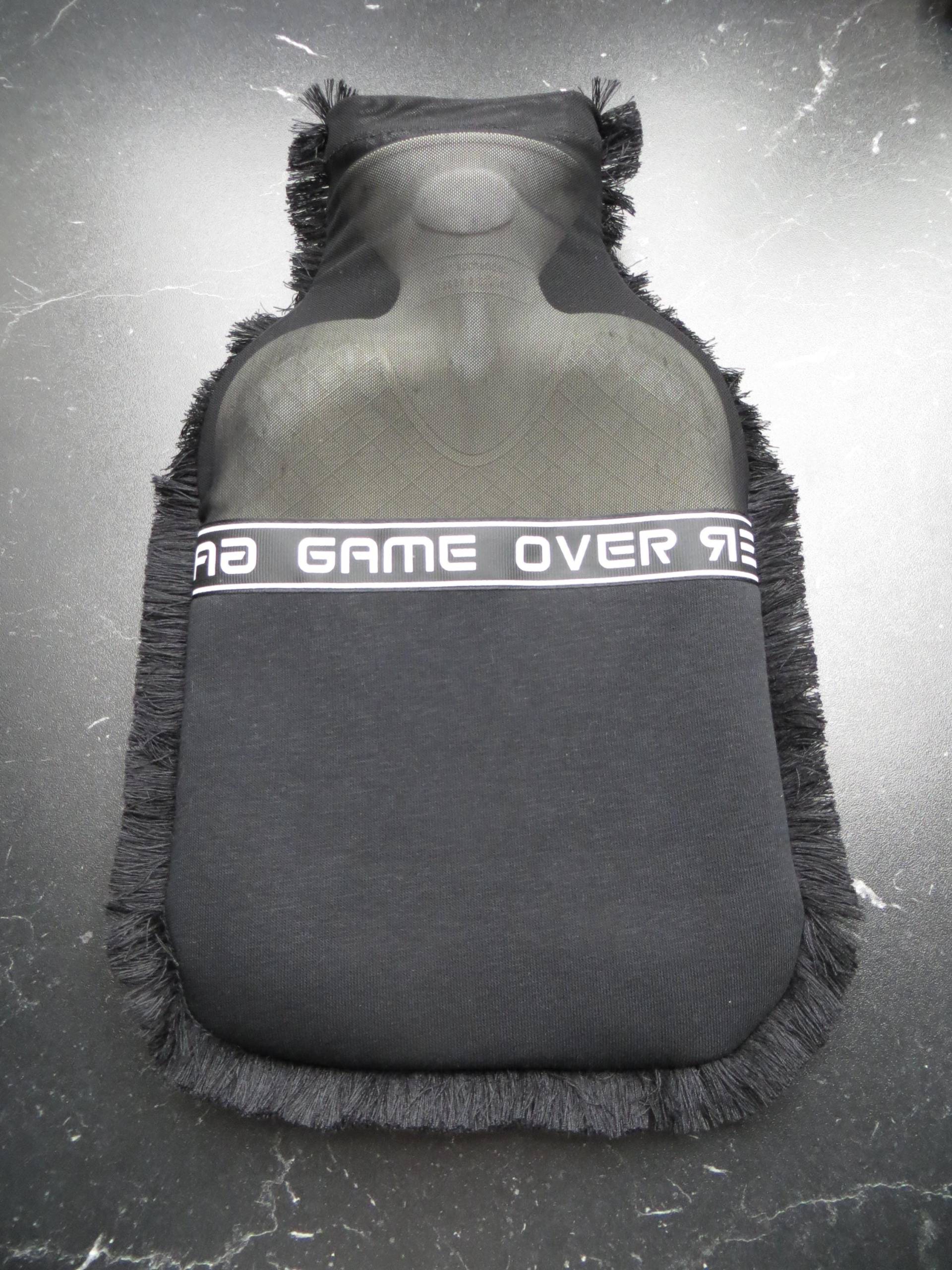 Wärmflaschenbezug "Game Over" Mit Fransen Aus Mesh Und Sweatstoff - Boho Stil Wärmflaschenbezug "Game Over" Mit Fransen Aus Mesh Und Sweatstoff - Boho Stil von Etsy - DENYBerlin
