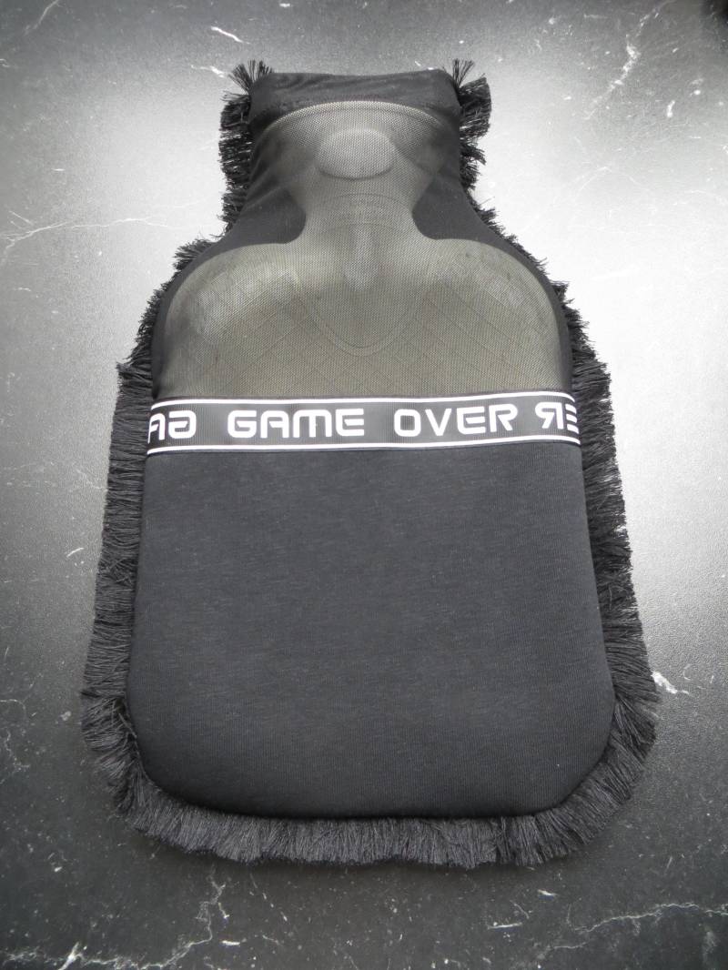 Wärmflaschenbezug "Game Over" Mit Fransen Aus Mesh Und Sweatstoff - Boho Stil Wärmflaschenbezug "Game Over" Mit Fransen Aus Mesh Und Sweatstoff - Boho Stil von Etsy - DENYBerlin