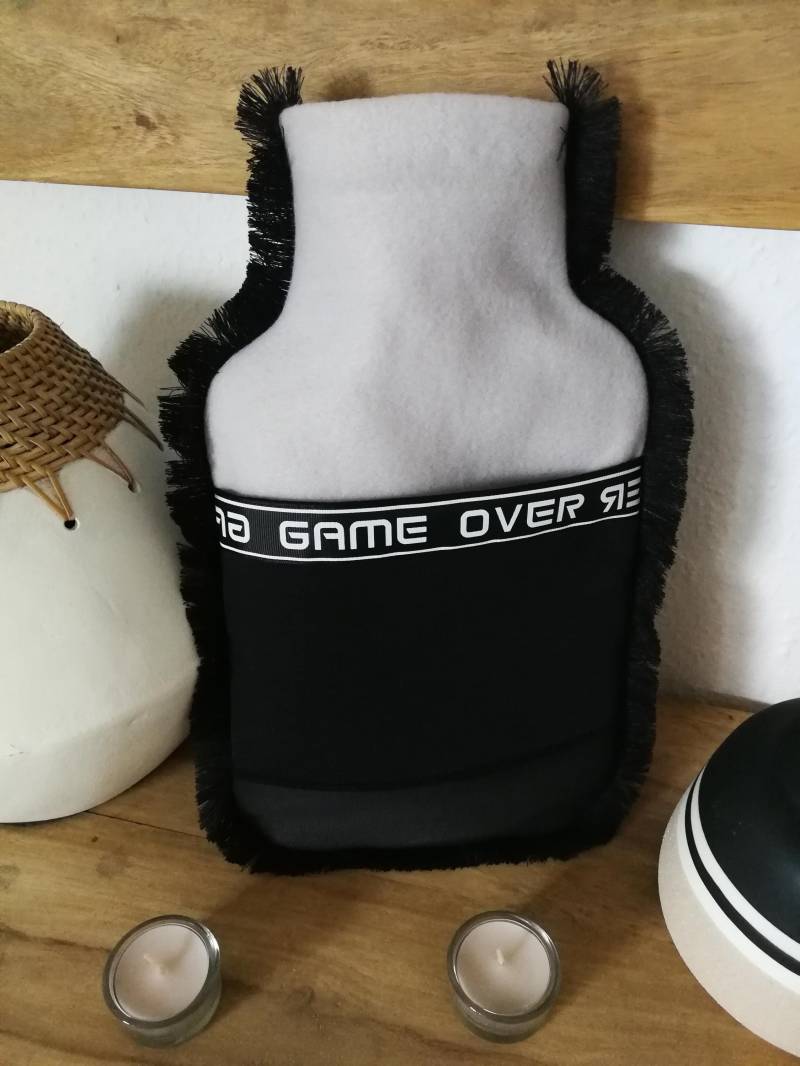 Wärmflaschenbezug "Game Over" Mit Tasche Und Fransen Im Boho Stil Wärmflaschenbezug "Game Over" Mit Tasche Und Fransen Im Boho Stil von Etsy - DENYBerlin