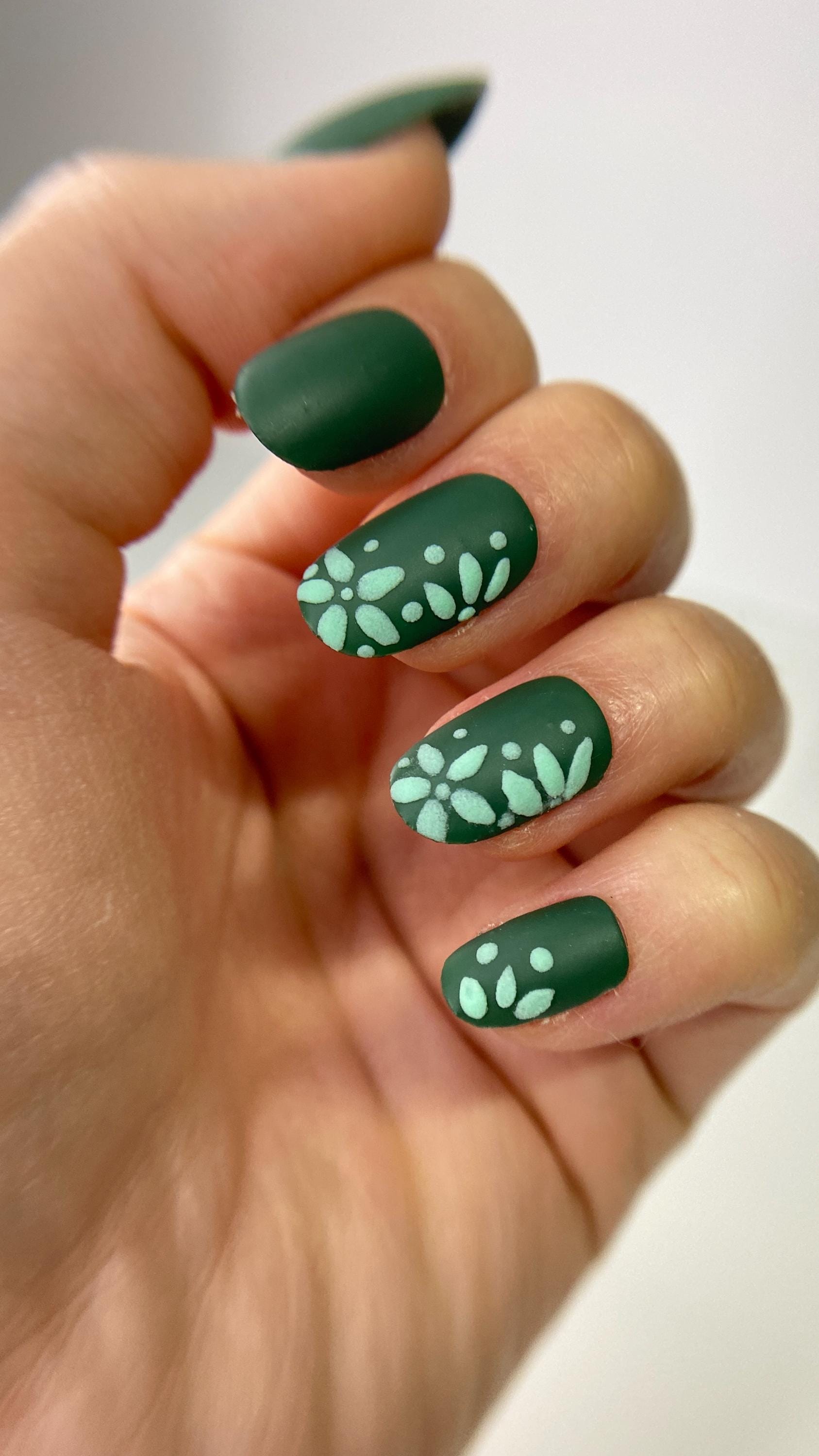 Green Press-On Nails | Matte Finish Rhinestone Accent Reusable Handmade Luxury von Etsy - DIANENpressonnails