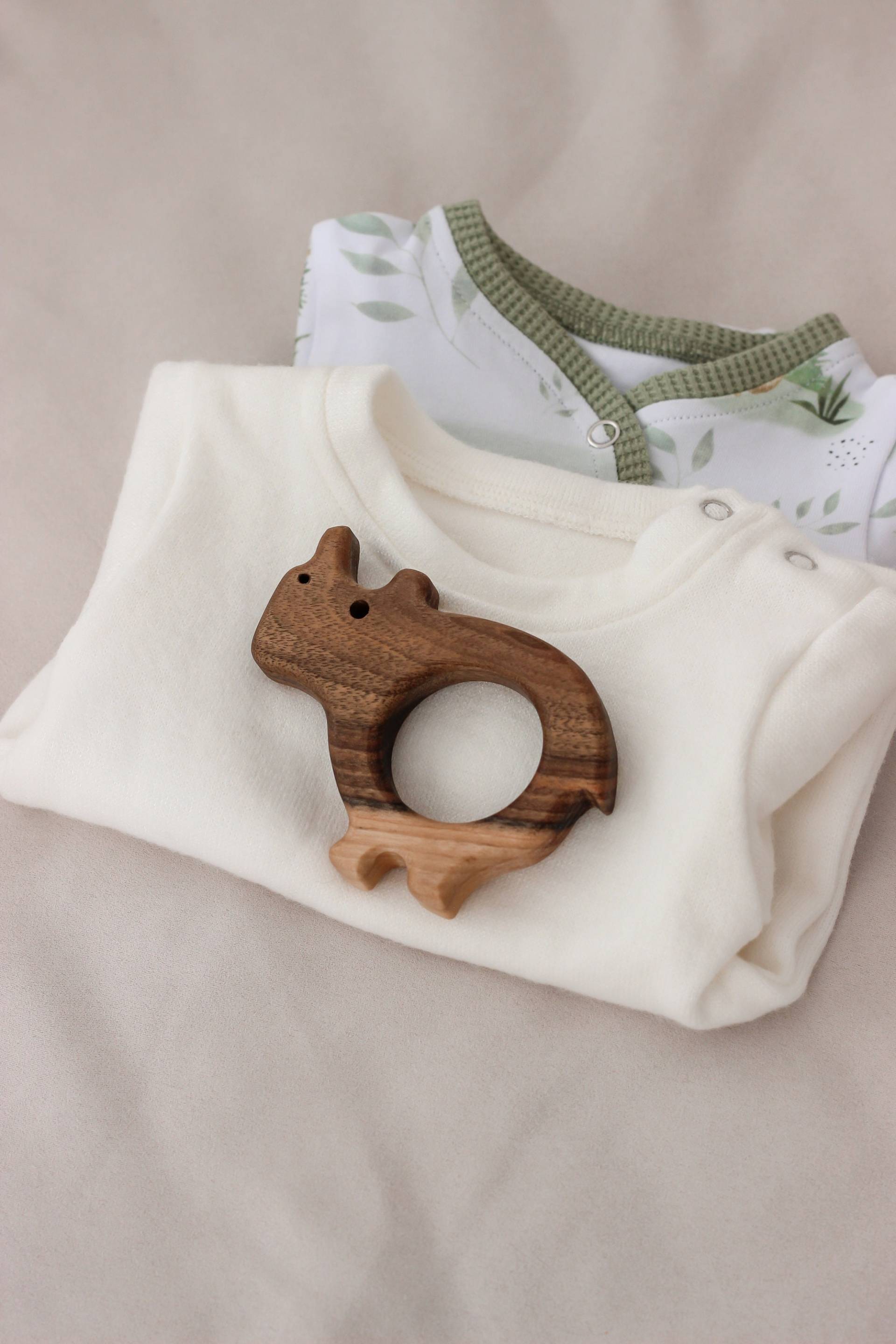 Beißring Aus Holz in Tierform Für Neugeborene, Geschenk Die Neue Mutter, Schwangerschaft, Baby-Dusche-Geschenk, Holz-Babyspielzeug, Taufgeschenk von Etsy - DKwoodentoysUA