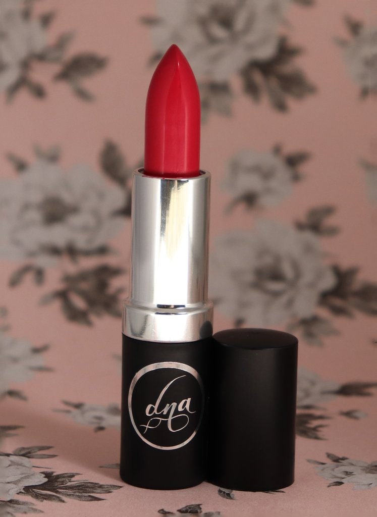 Liebe Trank-Samt Velour Dna Lippenstift - Handgemachte Kosmetik Urlaub Geschenk Idee-Grausamkeit Frei Make-Up-Geschenk Idee Liebe Trank-Samt Velour Dna Lippenstift - Handgemachte Kosmetik Urlaub Geschenk Idee-Grausamkeit Frei Make-Up-Geschenk Idee von Etsy - DNACosmetics