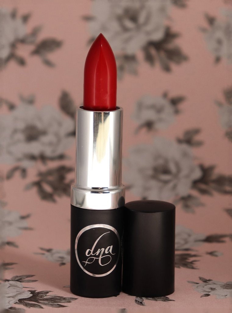 Tropfen Sie Tot Roter Samt-Velours Dna Lippenstift - Handgemachte Kosmetik Urlaub Geschenk Idee-Grausamkeit Frei Make-Up-Geschenk-Idee von Etsy - DNACosmetics