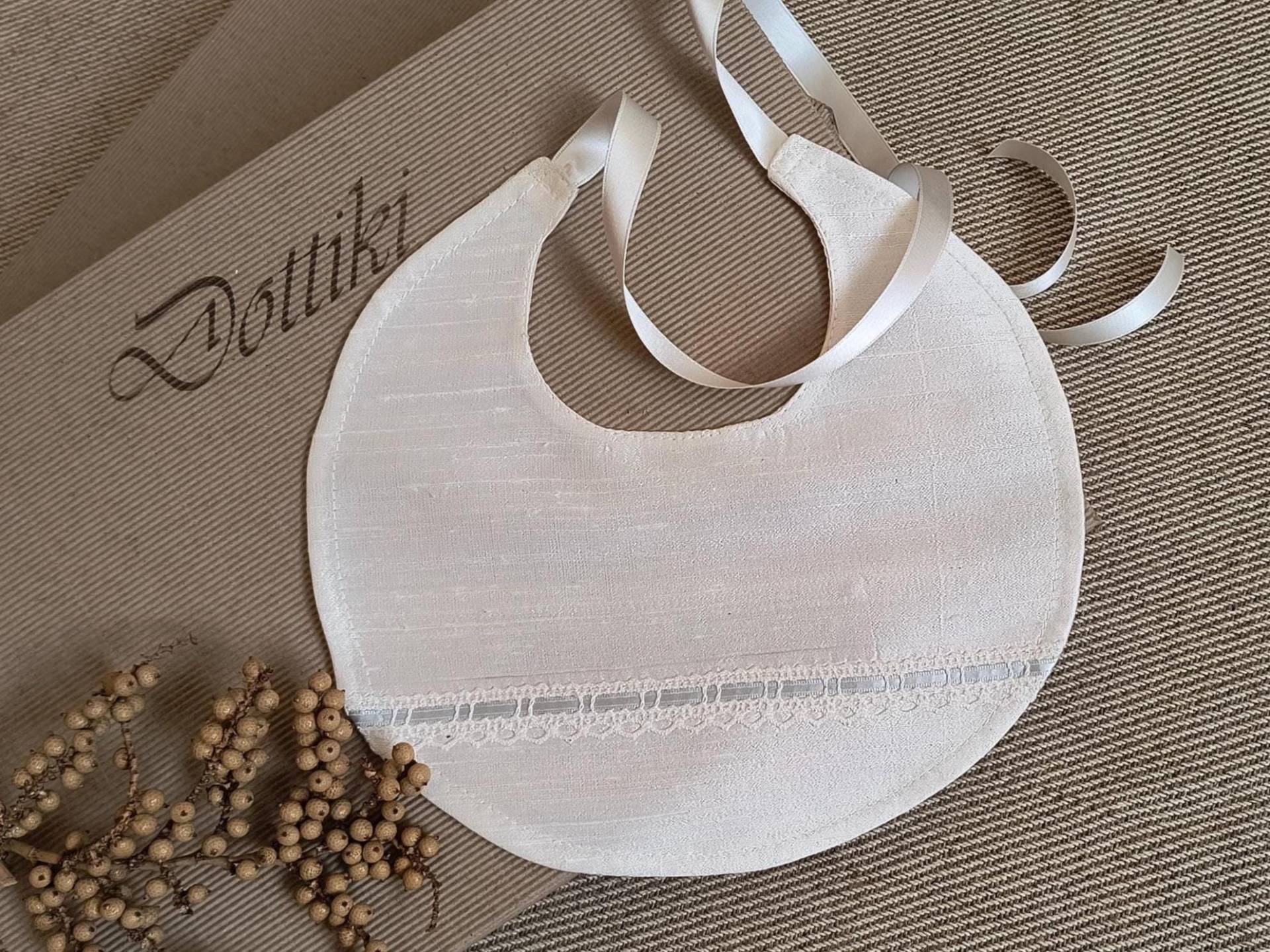 Seide Tauf Lätzchen von Etsy - DOTTIKI